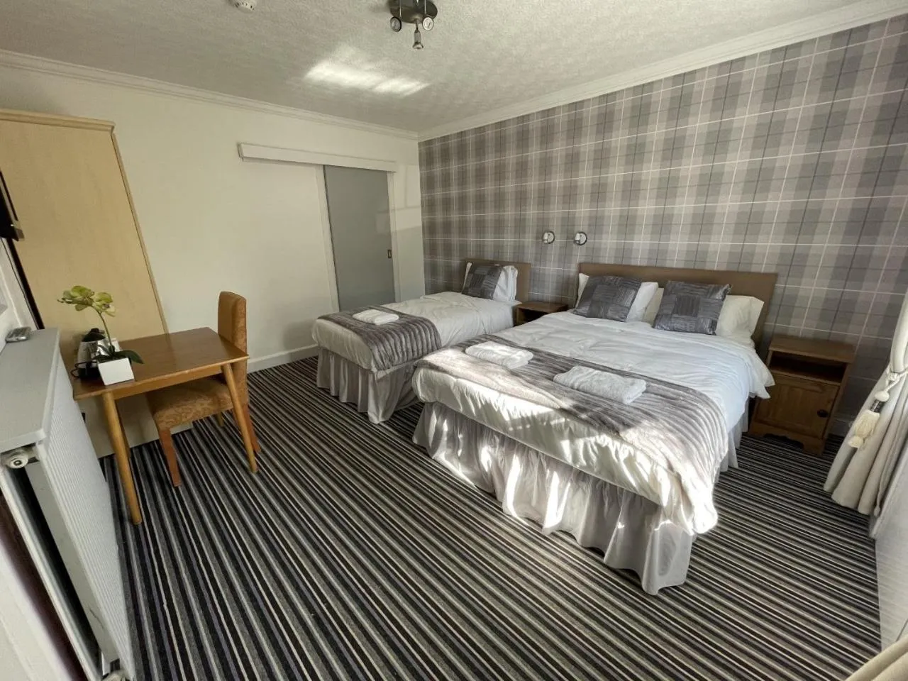 Bedroom, Bed in Edinburgh Rays Guest House