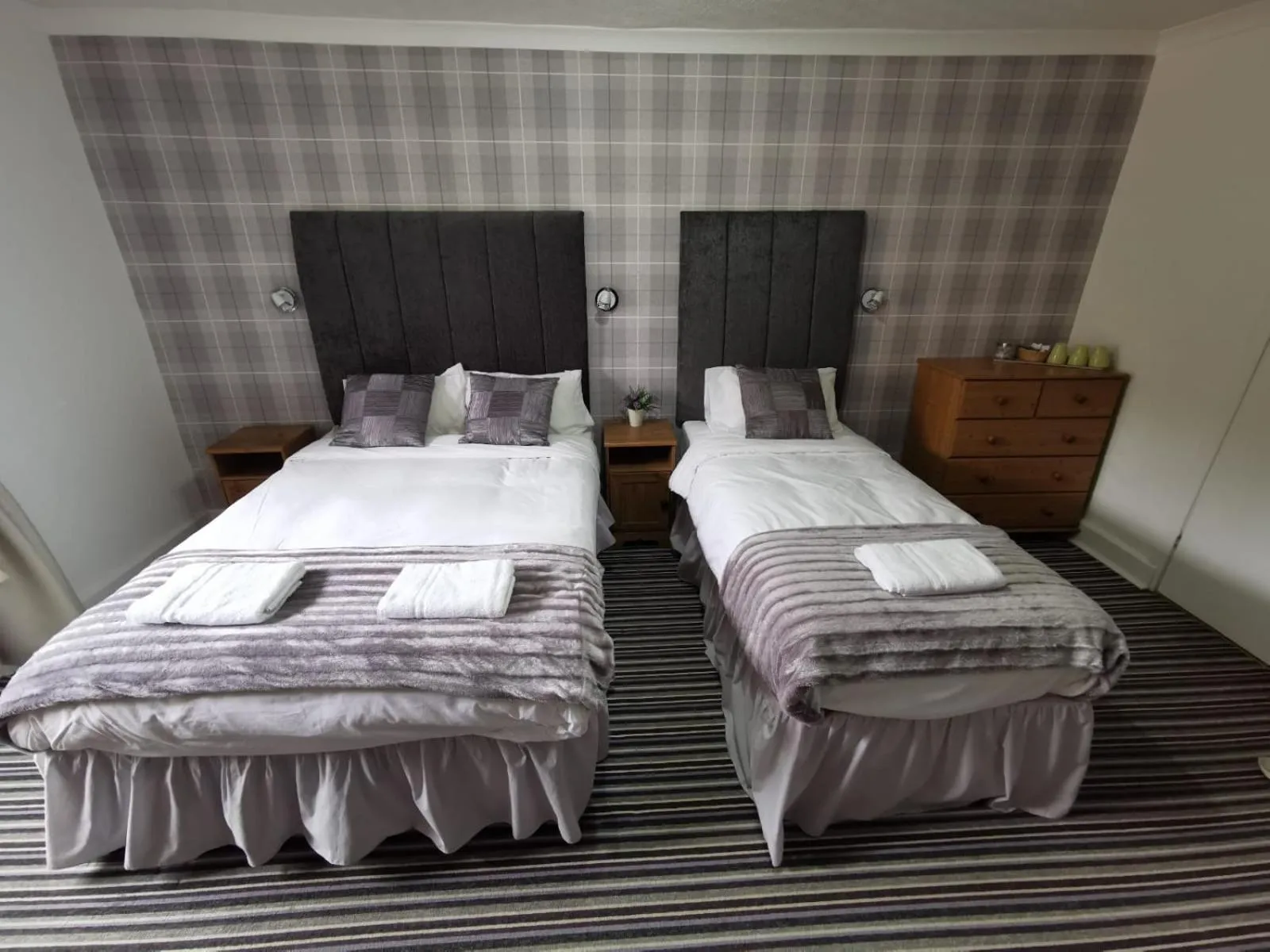 Bedroom, Bed in Edinburgh Rays Guest House