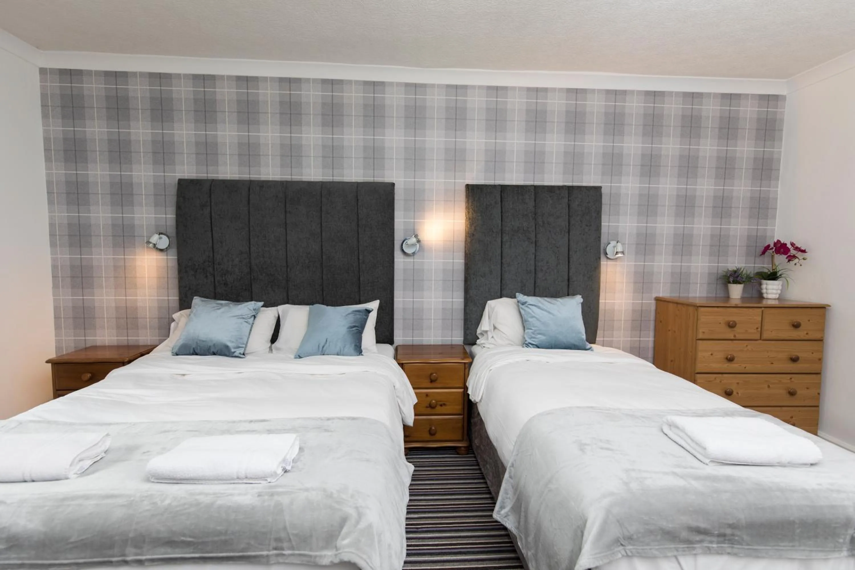 Bedroom, Bed in Edinburgh Rays Guest House