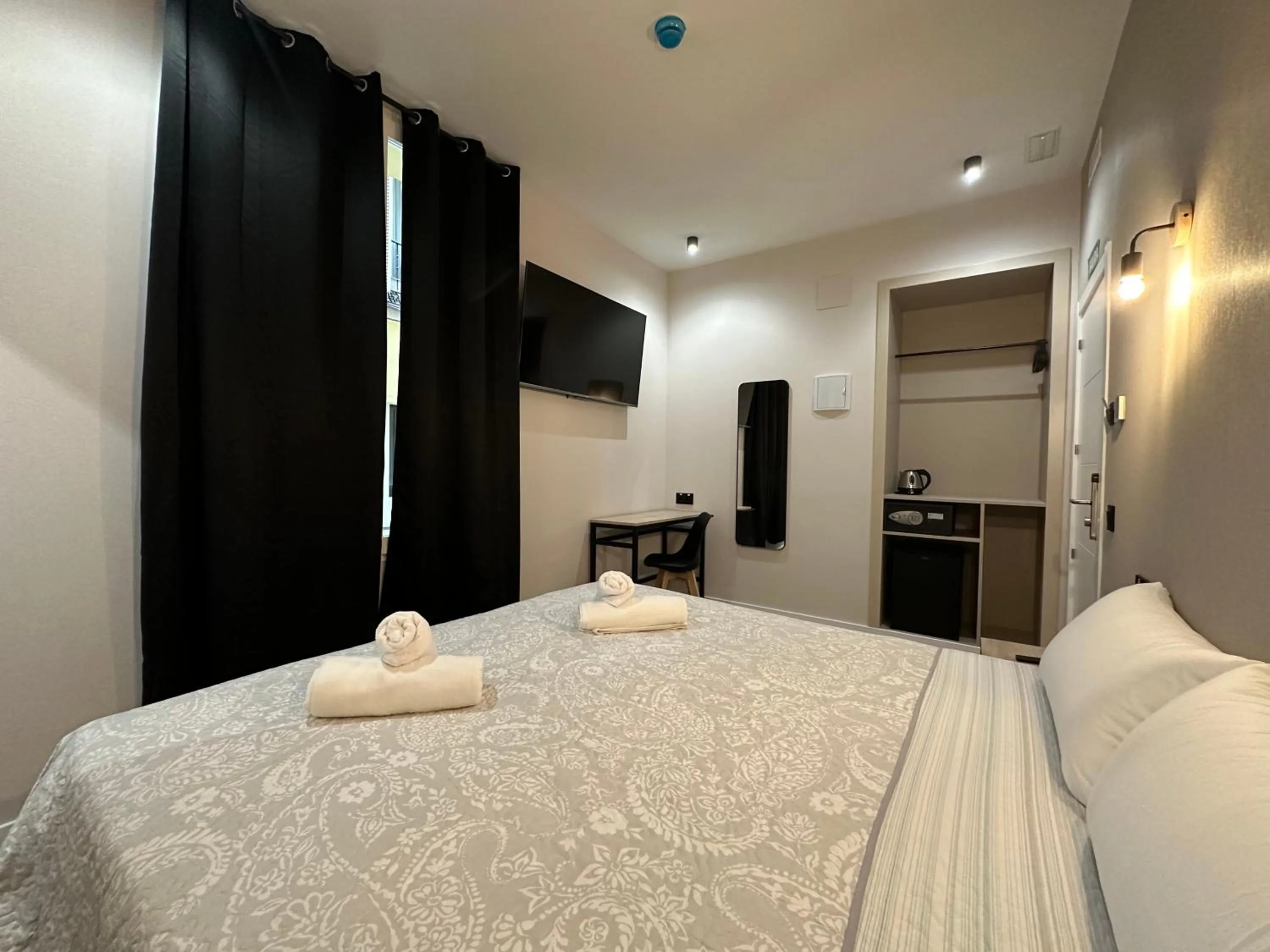 Bedroom, Bed in CC Opera Suites