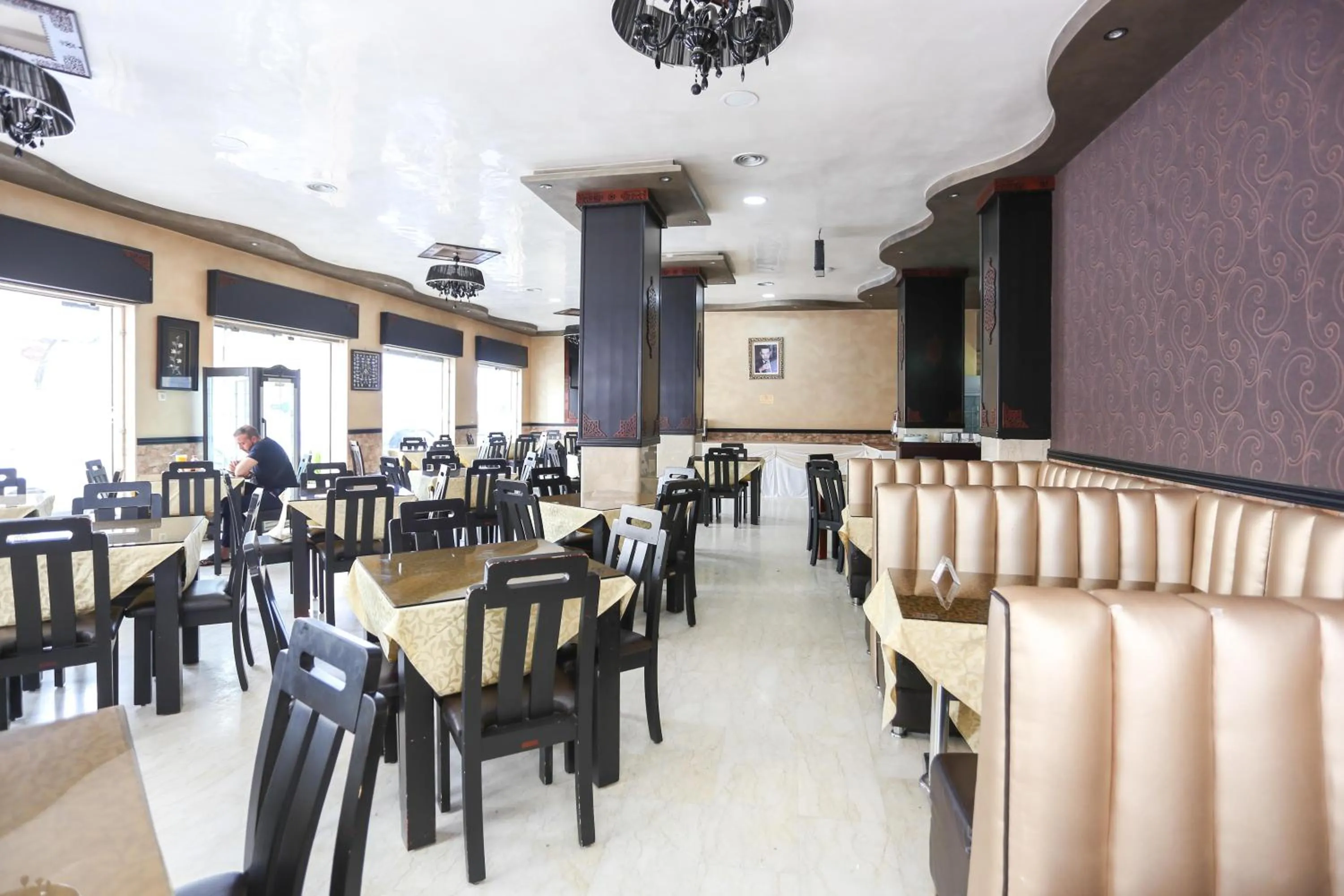 Restaurant/places to eat in Hôtel Suite Martil