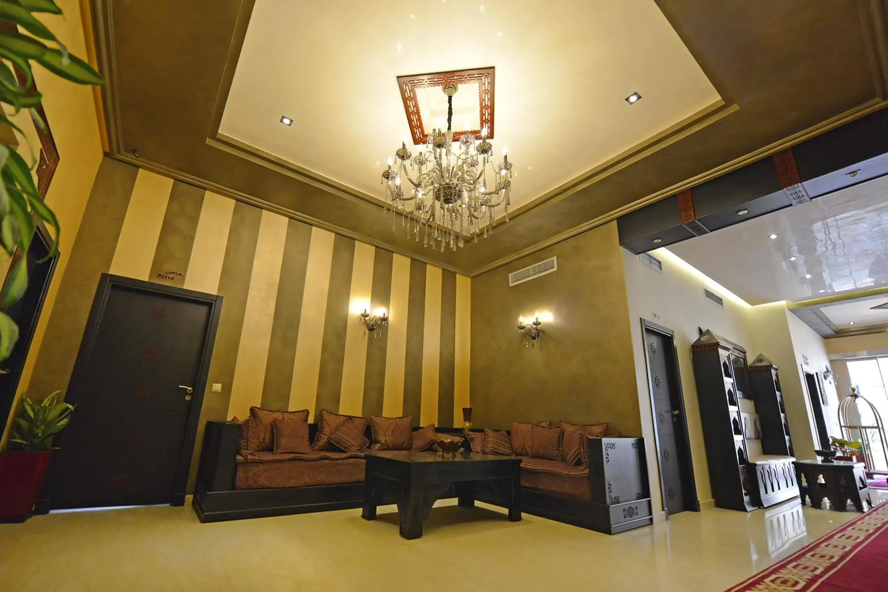 Property building in Hôtel Suite Martil Property building in Hôtel Suite Martil