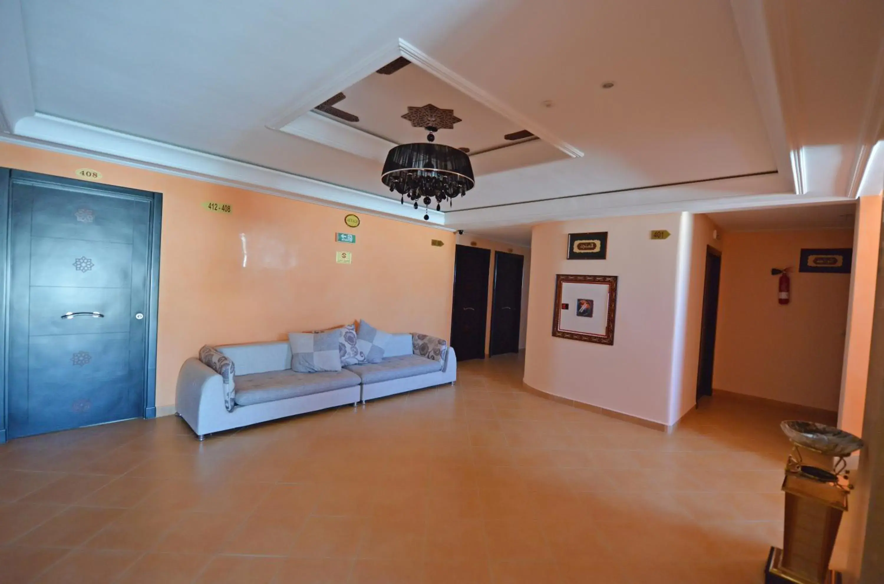 Property building, Bed in Hôtel Suite Martil Property building, Bed in Hôtel Suite Martil