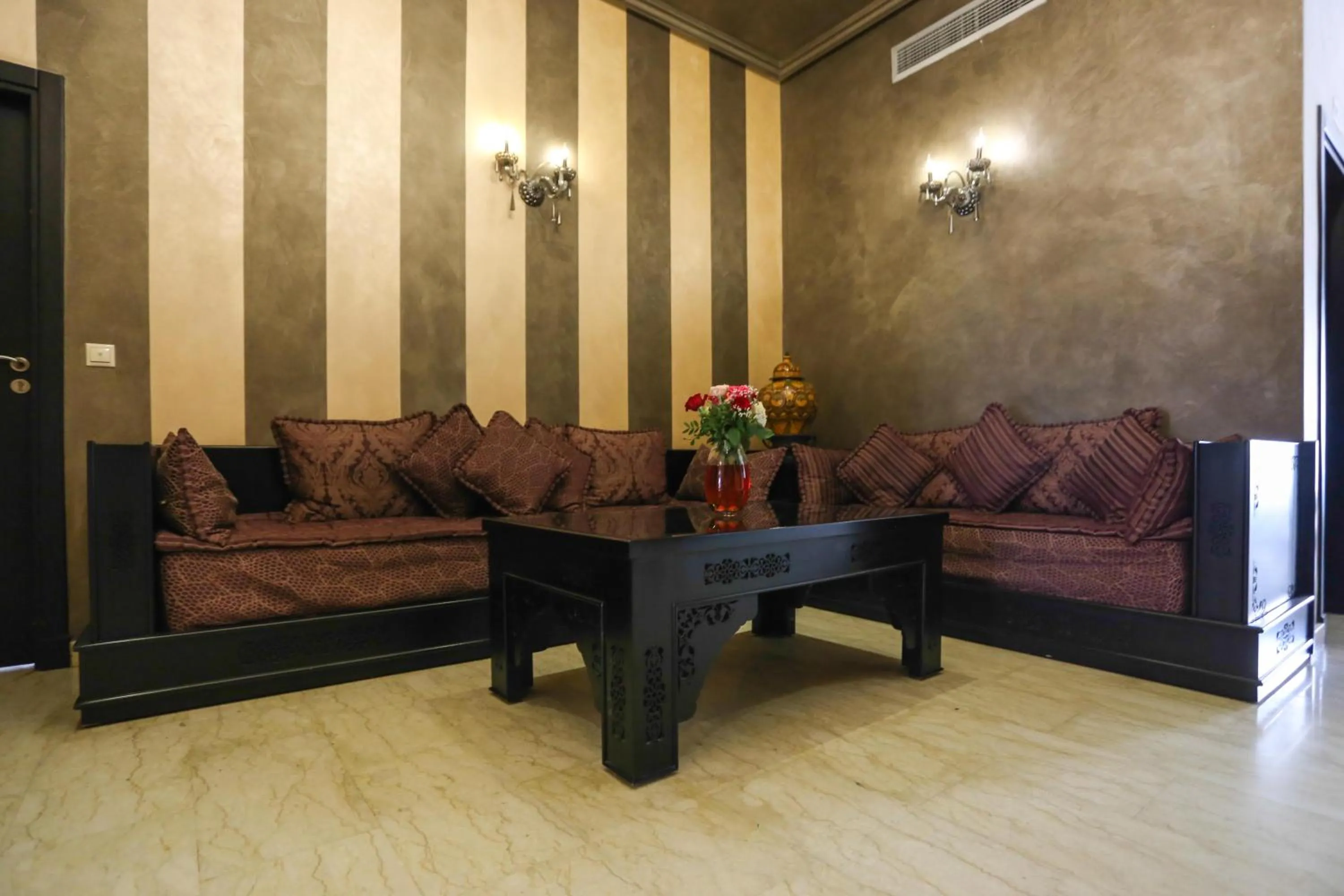 Living room in Hôtel Suite Martil