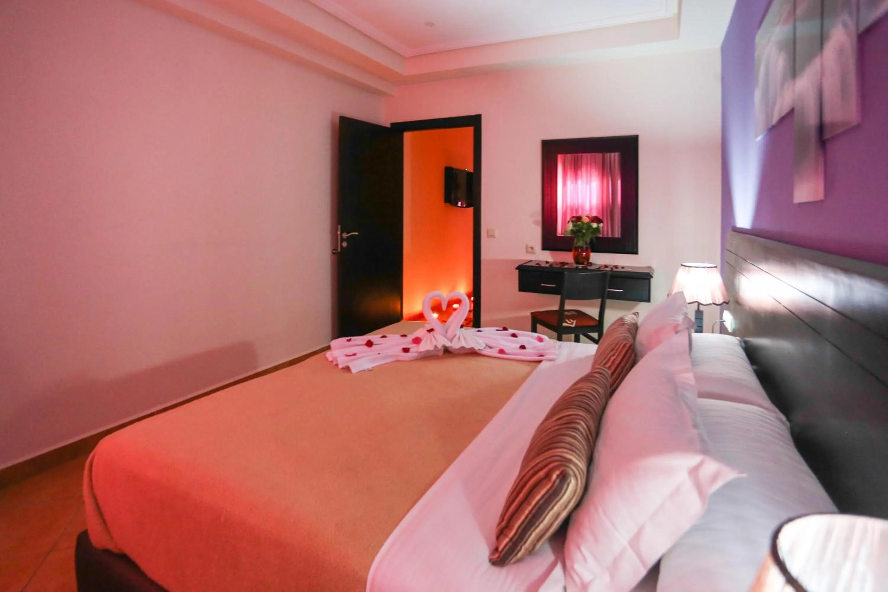 Bedroom, Bed in Hôtel Suite Martil