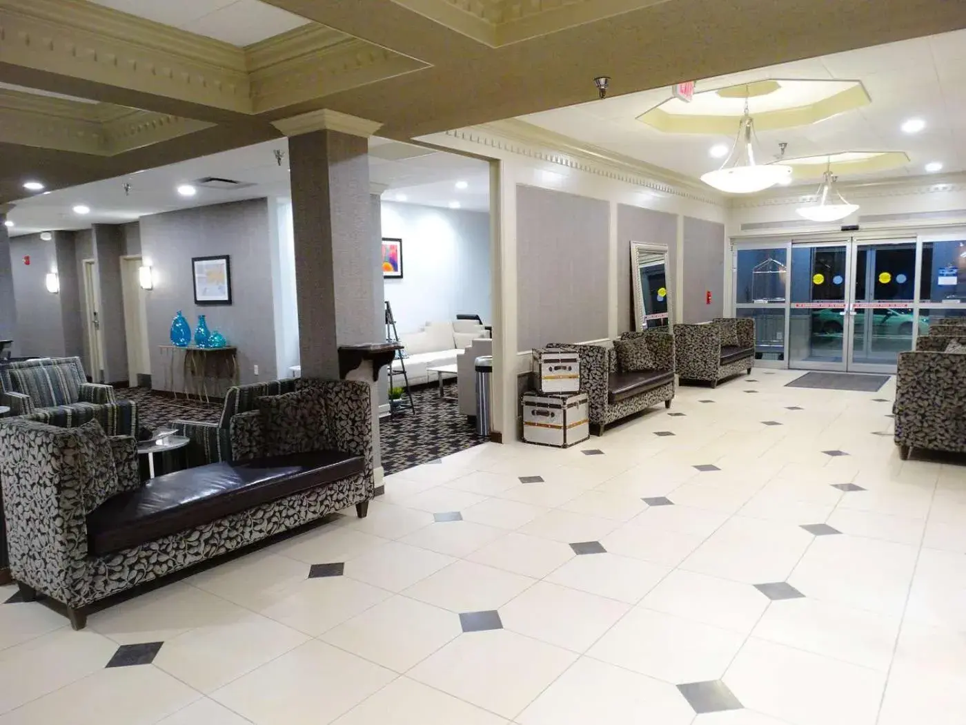 Living room in Sonesta Essential Hotels Overland Park Living room in Sonesta Essential Hotels Overland Park