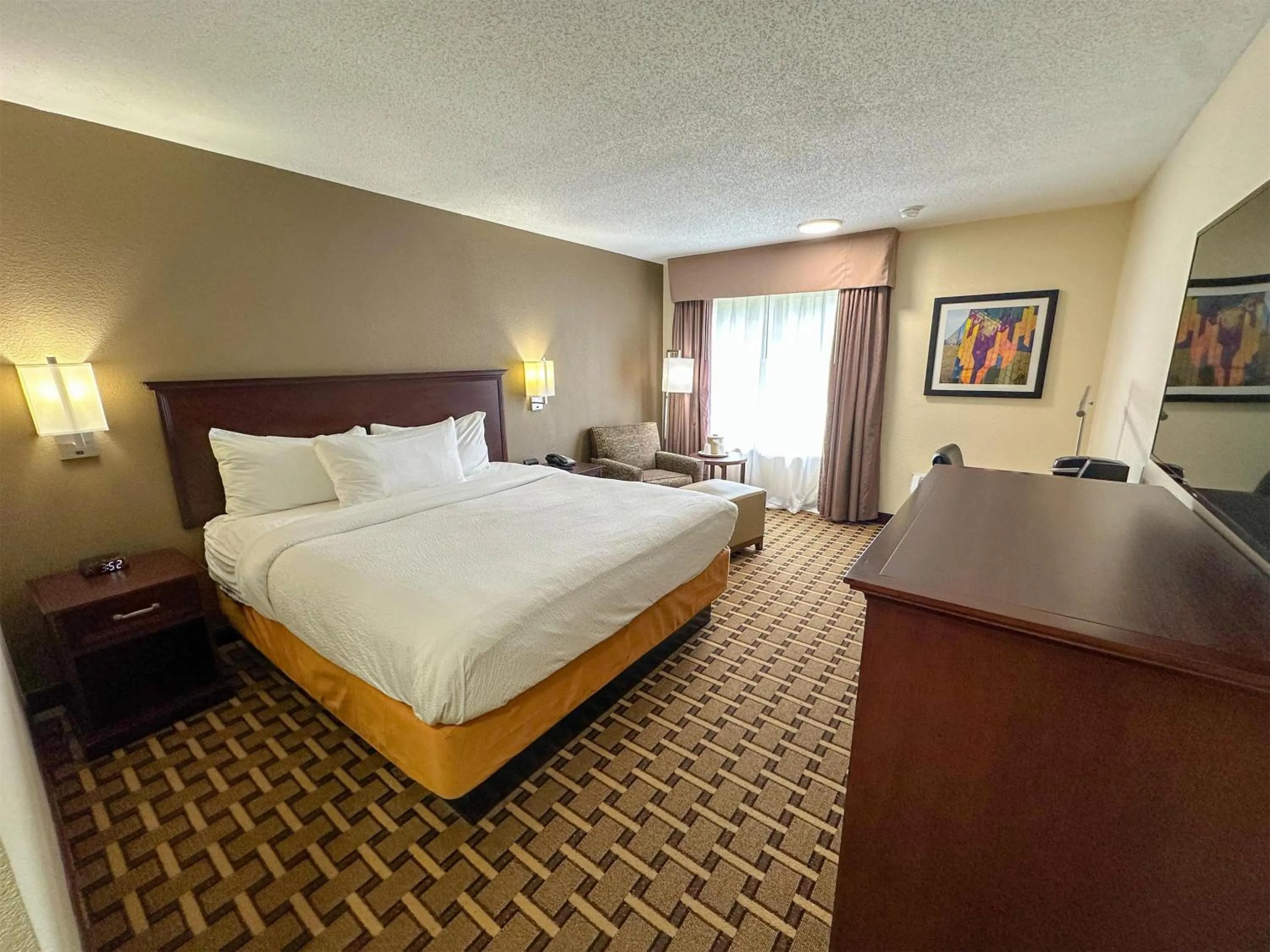 Bedroom, Bed in Sonesta Essential Hotels Overland Park