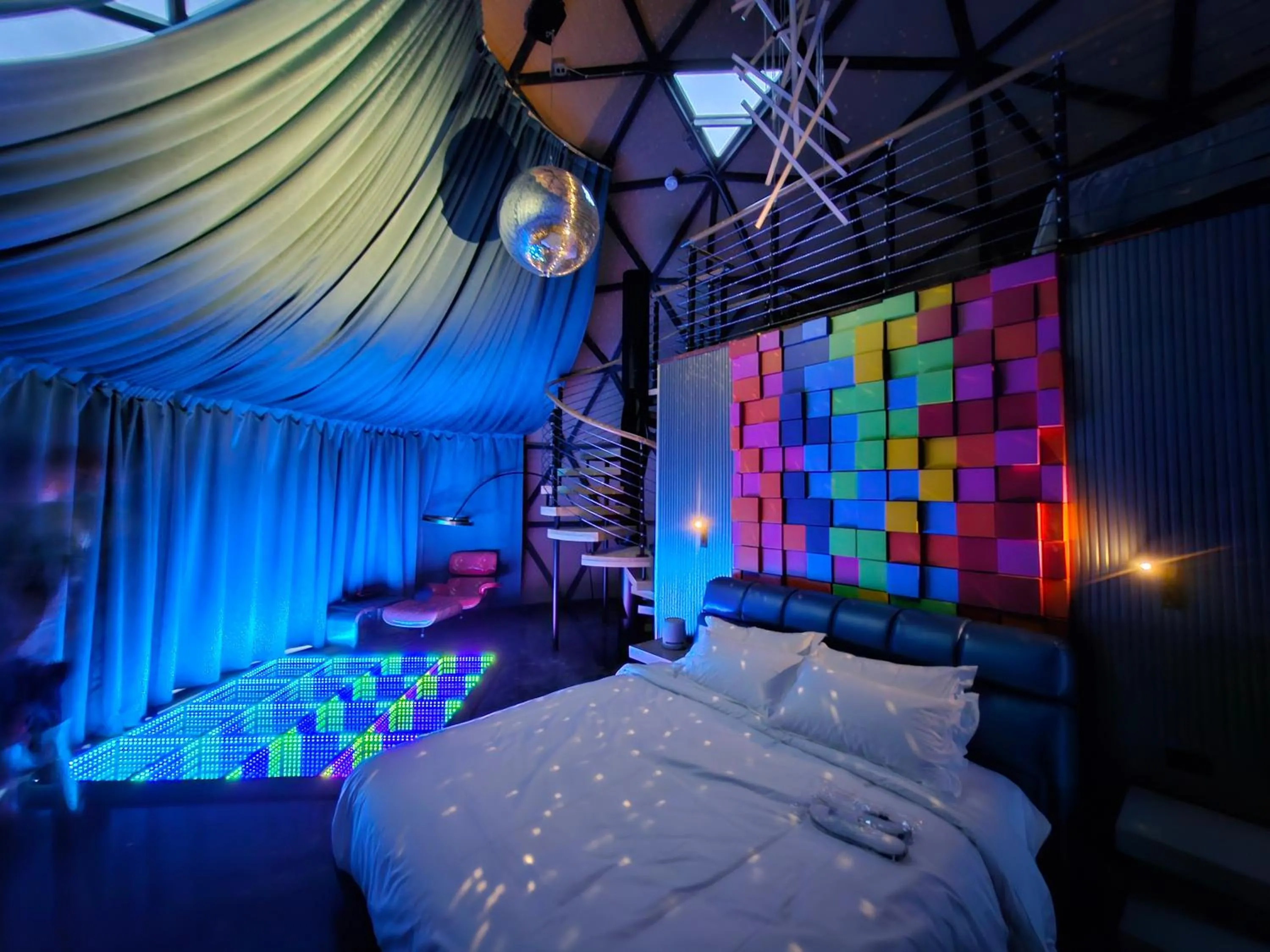 Bedroom, Bed in Clear Sky Resorts - Bryce Canyon - Unique Stargazing Domes