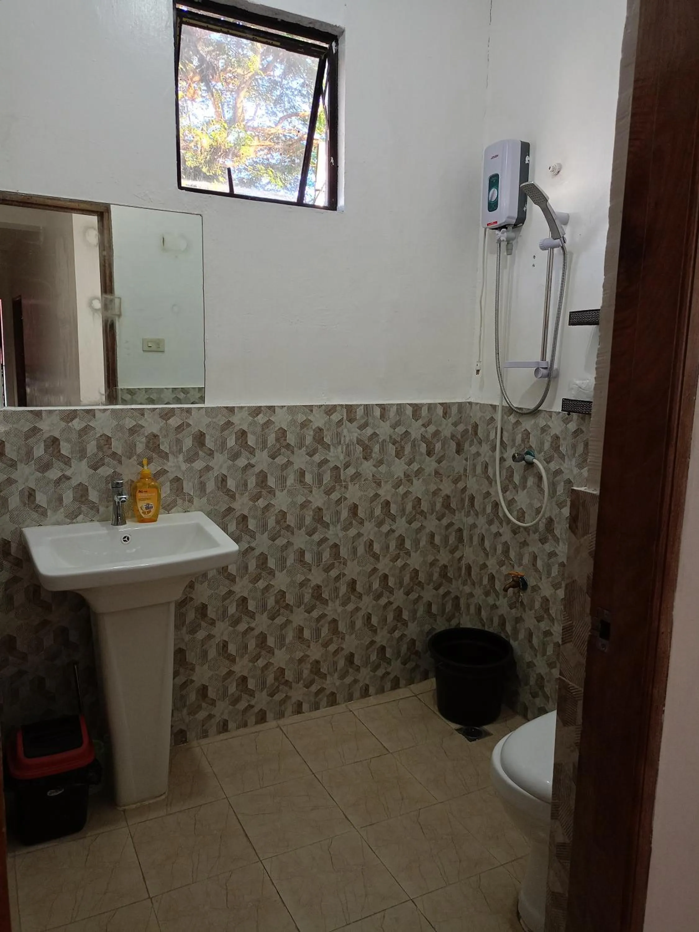 Bathroom in Alec Lodge