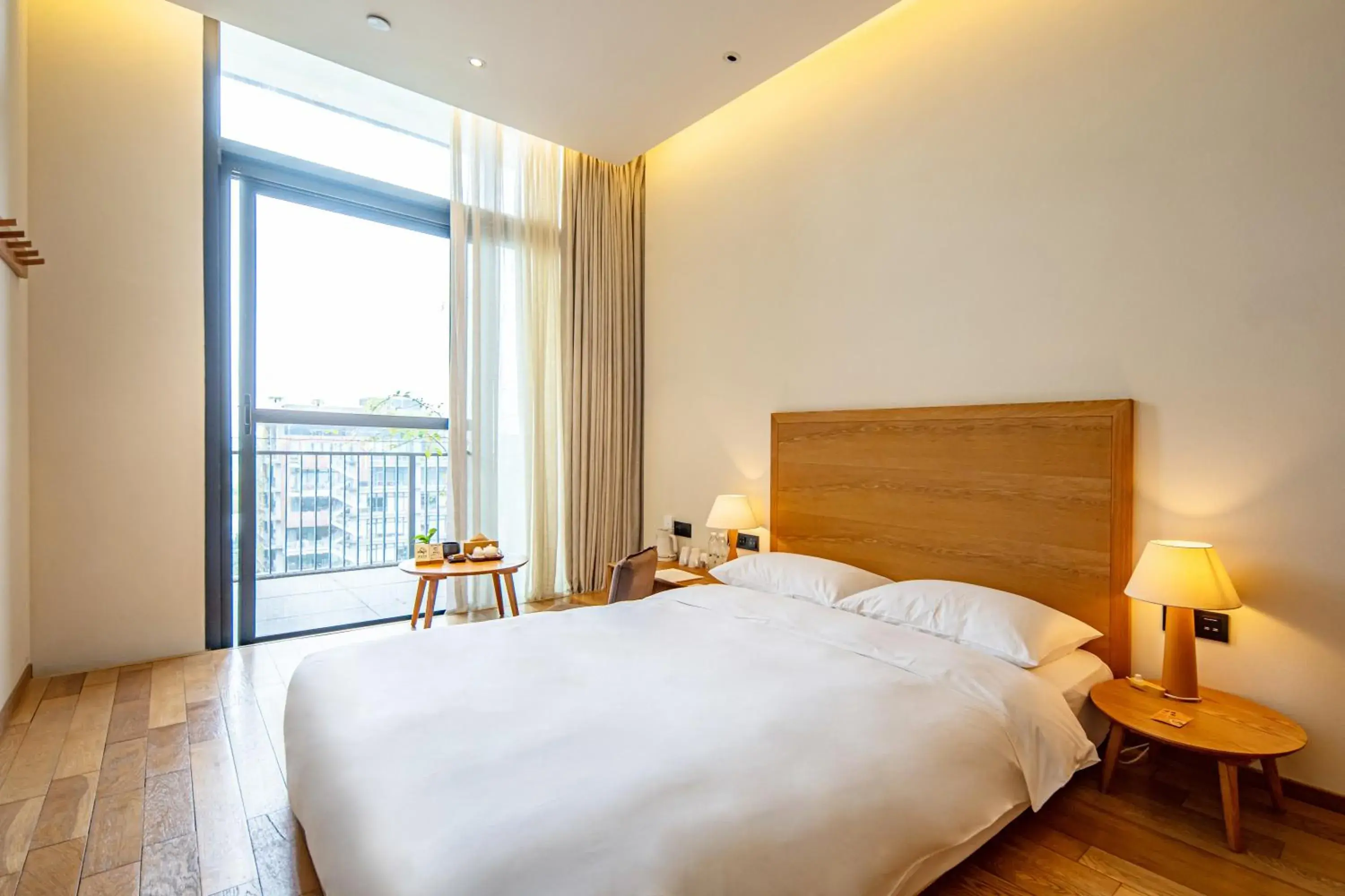 Double Room with Lake View in Taihua Wutong Hotel Double Room with Lake View in Taihua Wutong Hotel