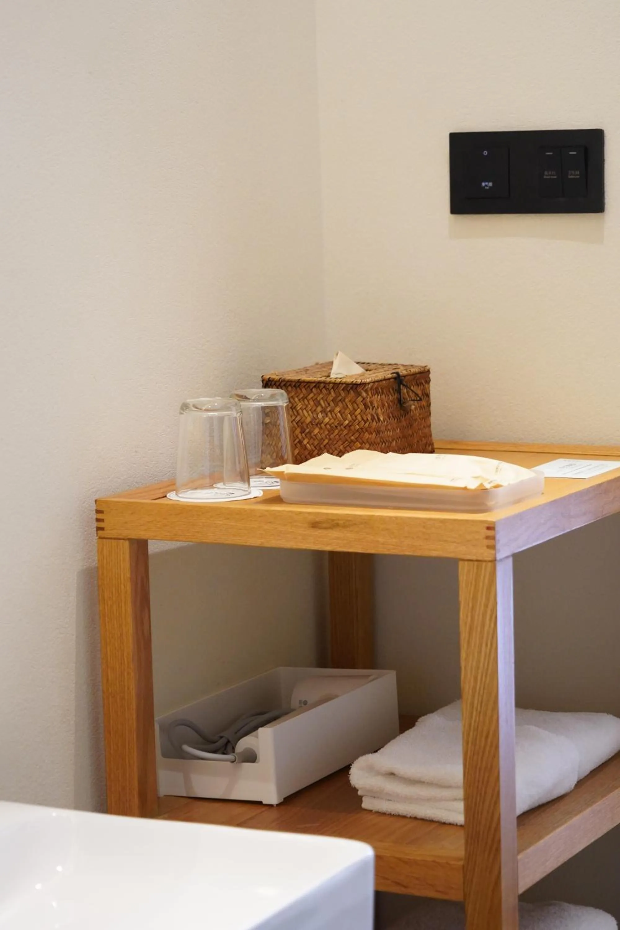 Bathroom, Bed in Taihua Wutong Hotel