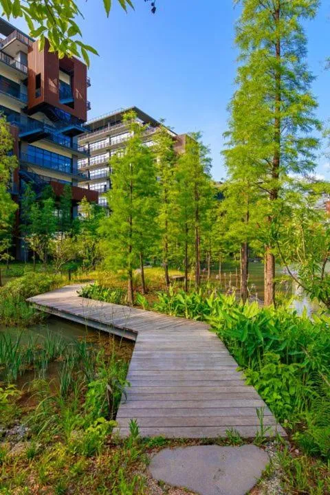 Property building in Taihua Wutong Hotel