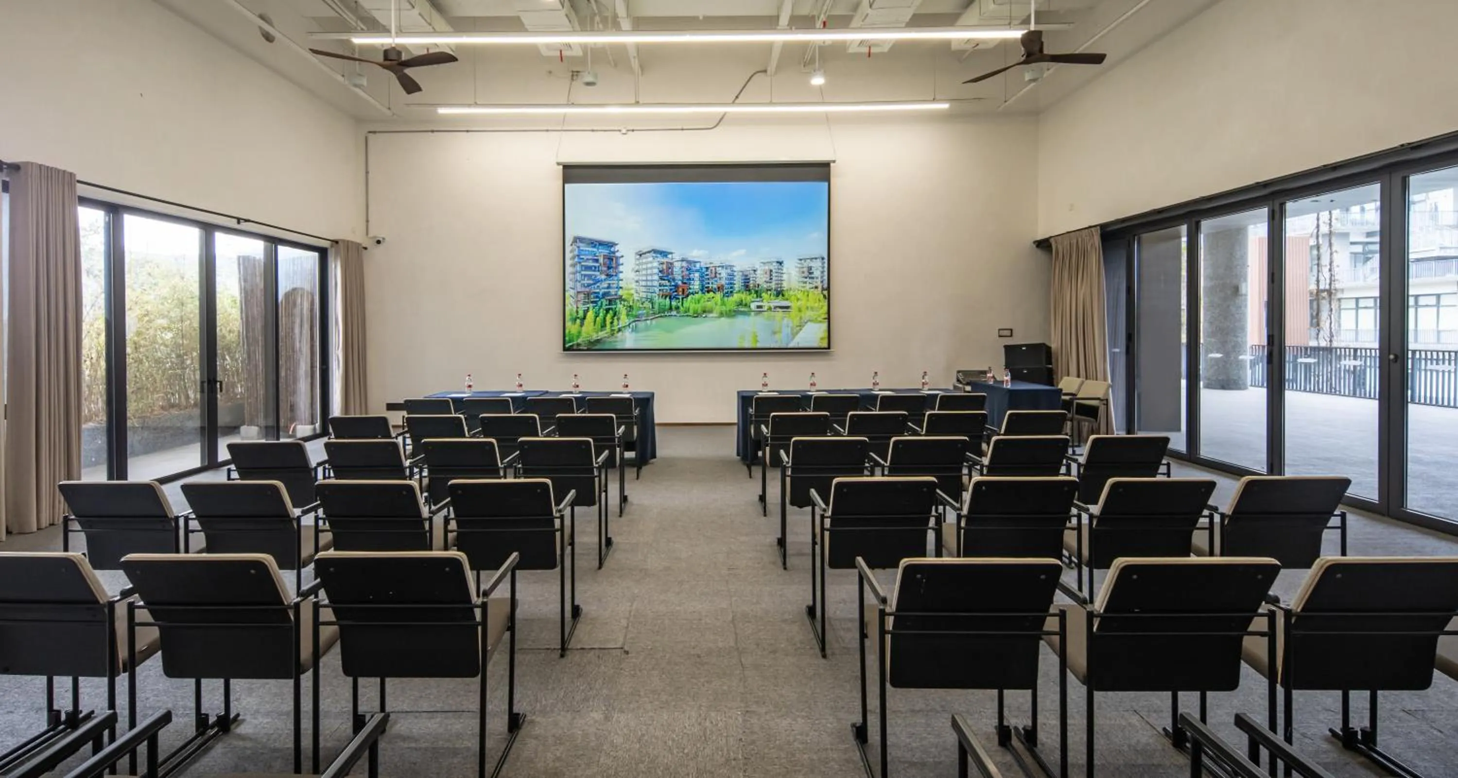 Meeting/conference room in Taihua Wutong Hotel