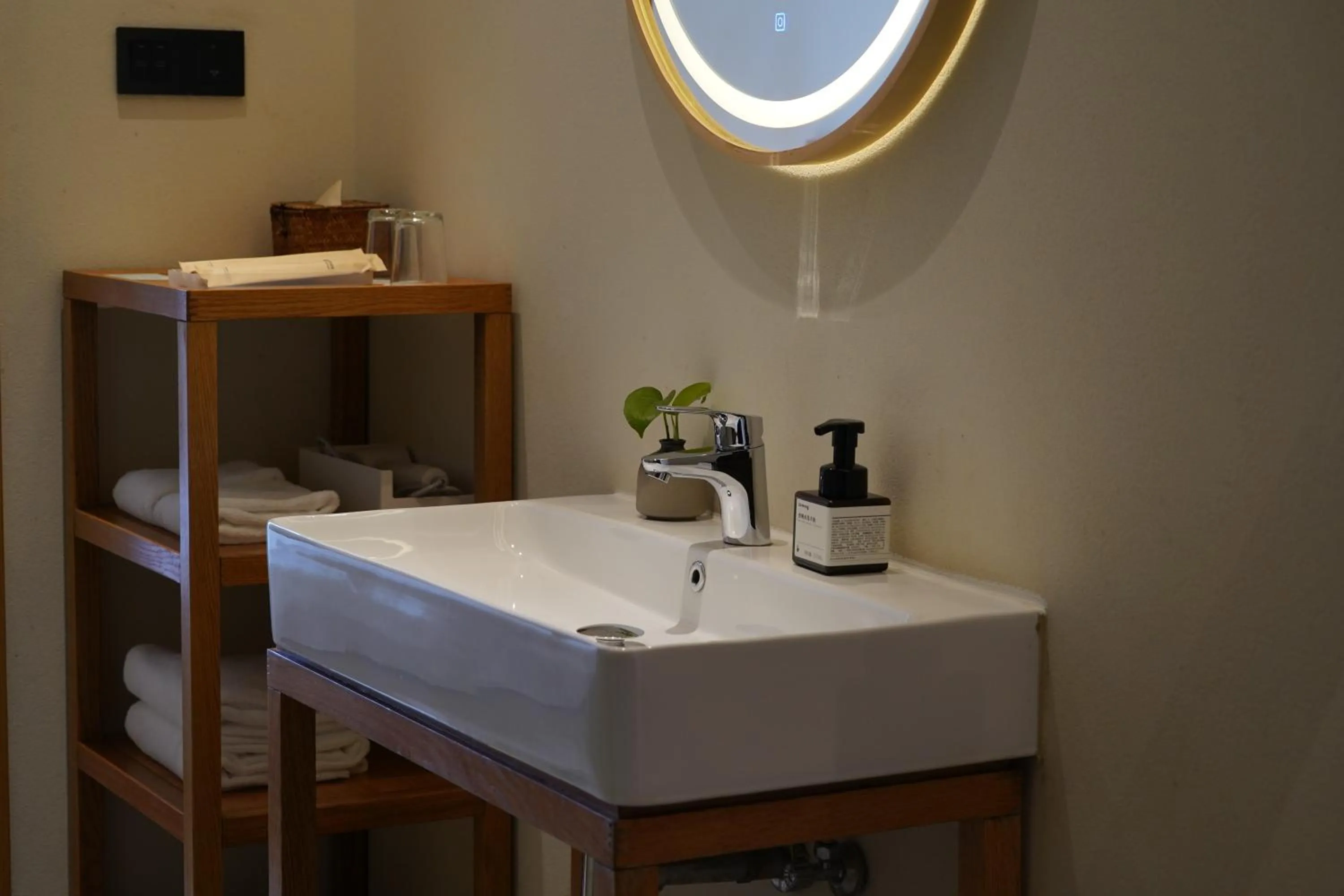 Bathroom in Taihua Wutong Hotel