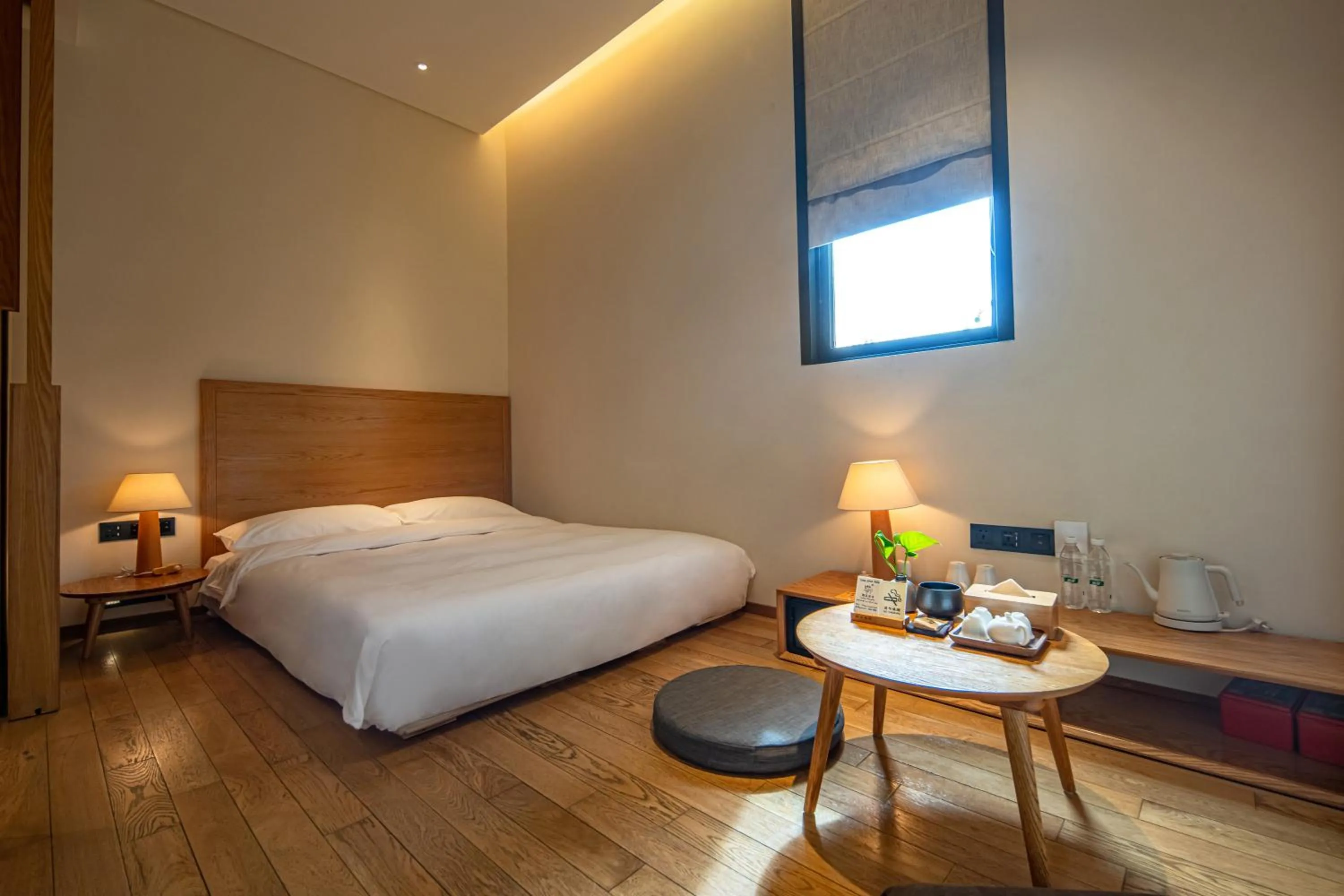 Bed in Taihua Wutong Hotel