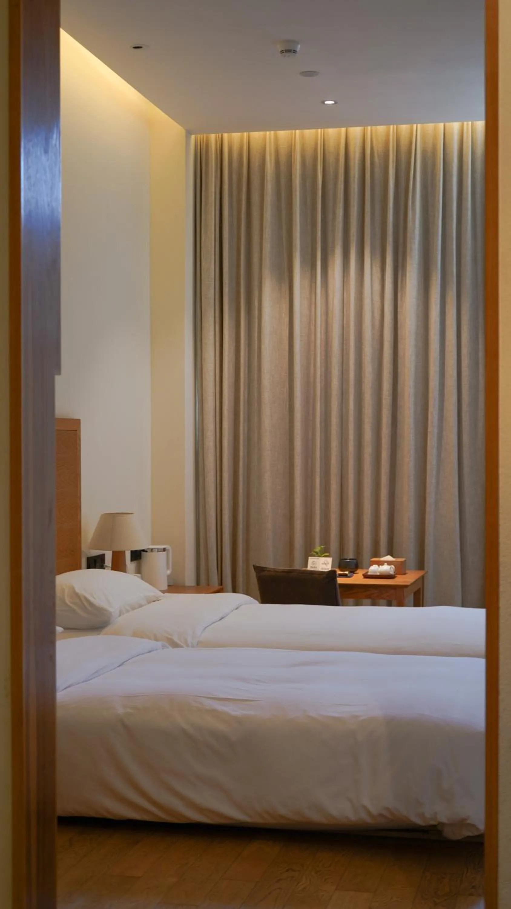 Property building, Bed in Taihua Wutong Hotel