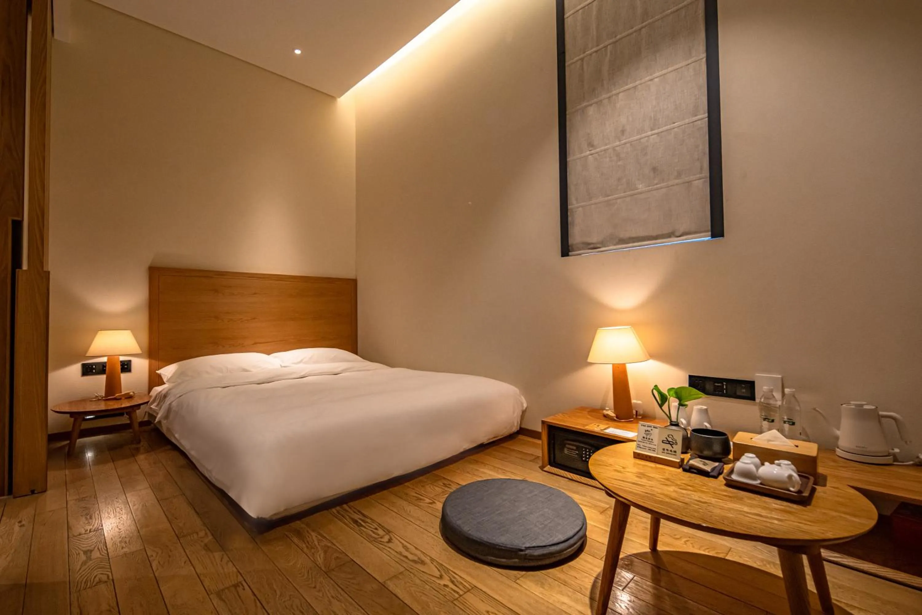 Bed in Taihua Wutong Hotel