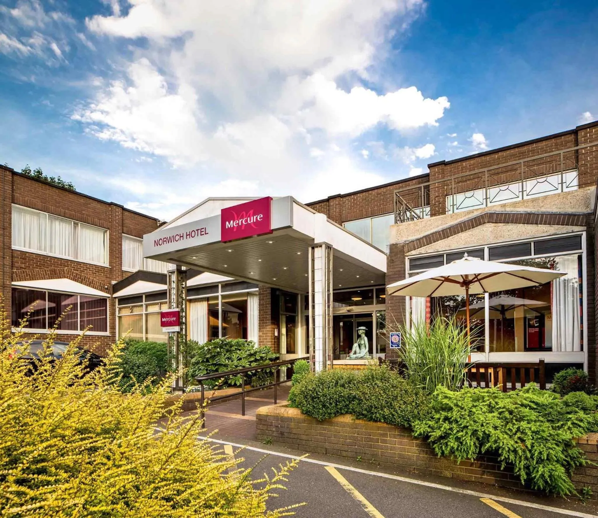 Property building in Mercure Norwich Hotel