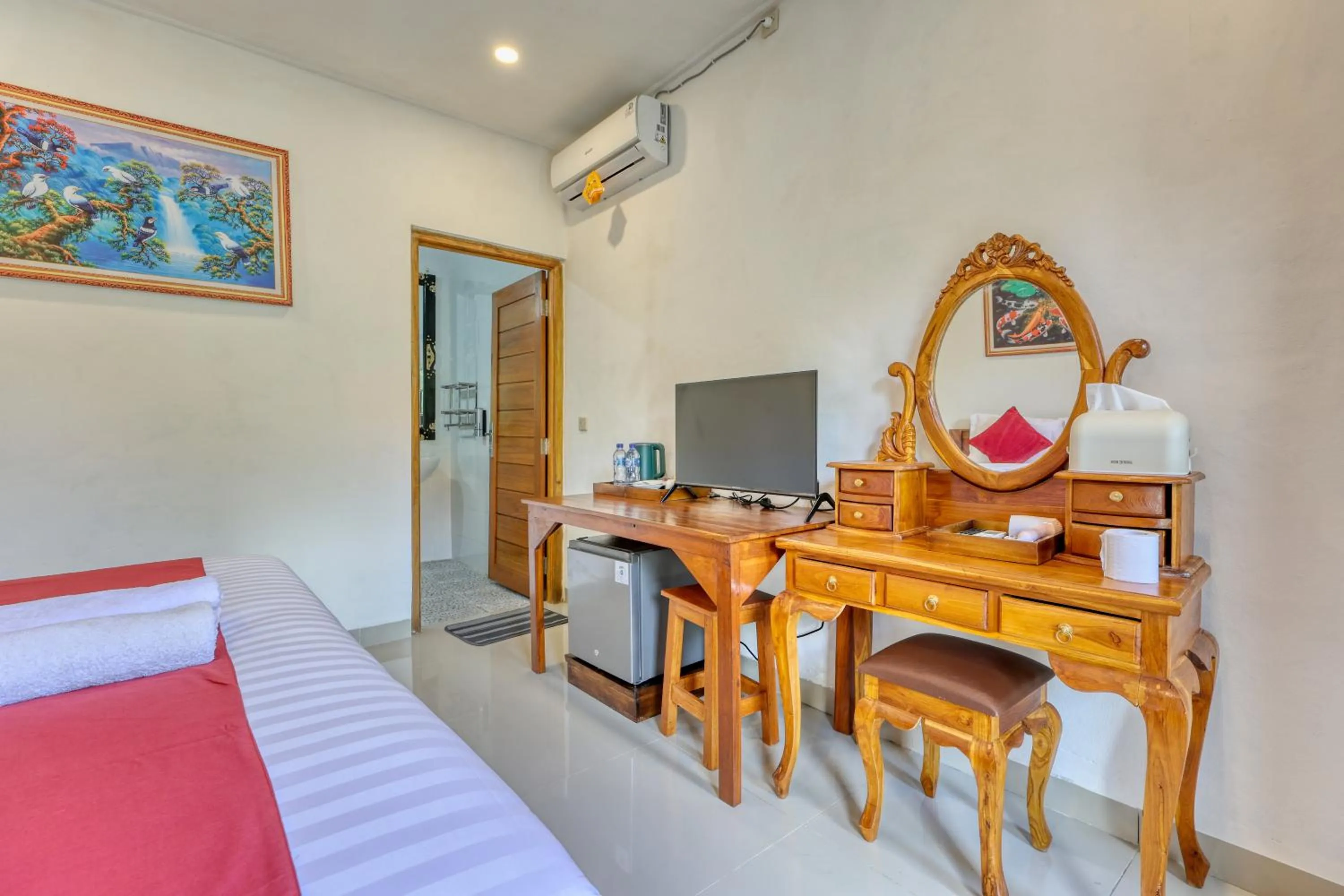 minibar, Bed in Gati Cottage