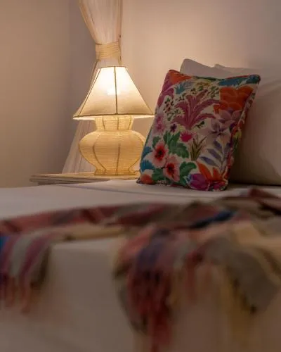 Bedroom, Bed in Hibiscus
