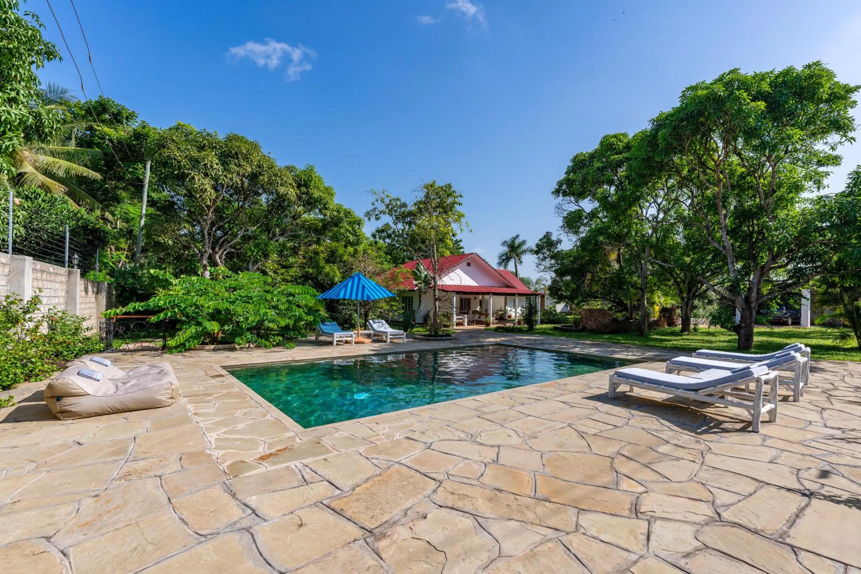 Swimming pool in Hibiscus