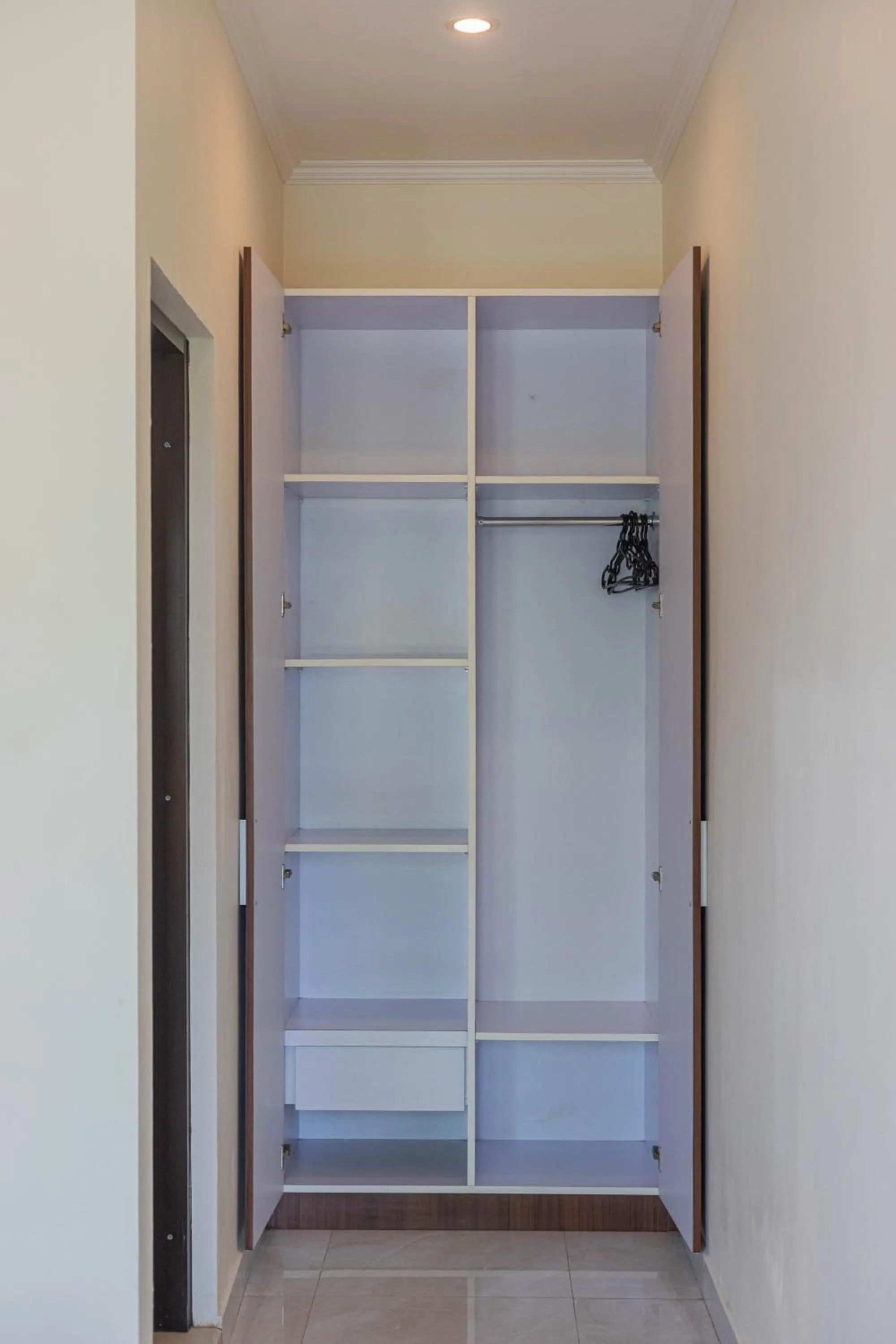 wardrobe in Sedana Cottage
