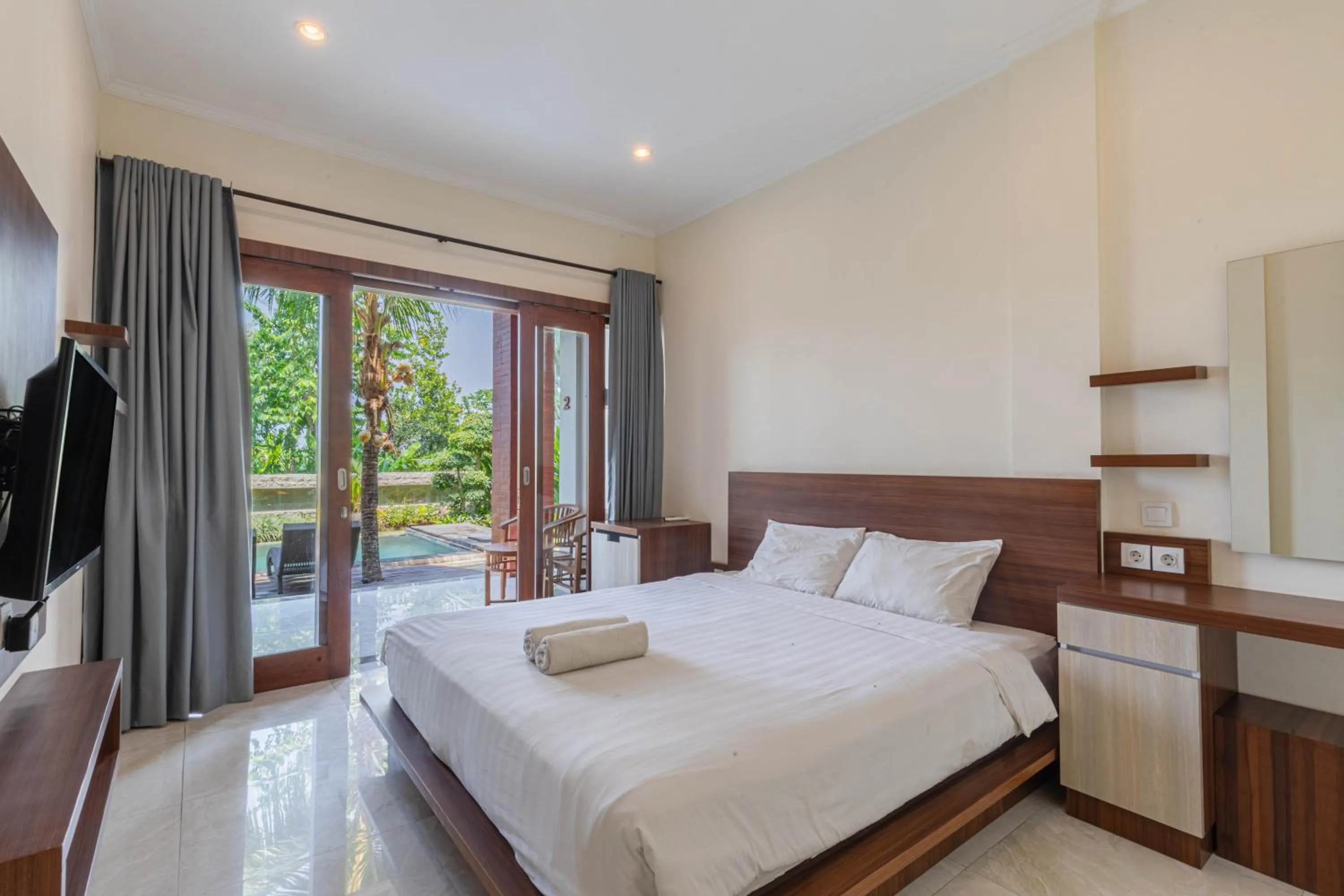 Communal lounge/ TV room, Bed in Sedana Cottage