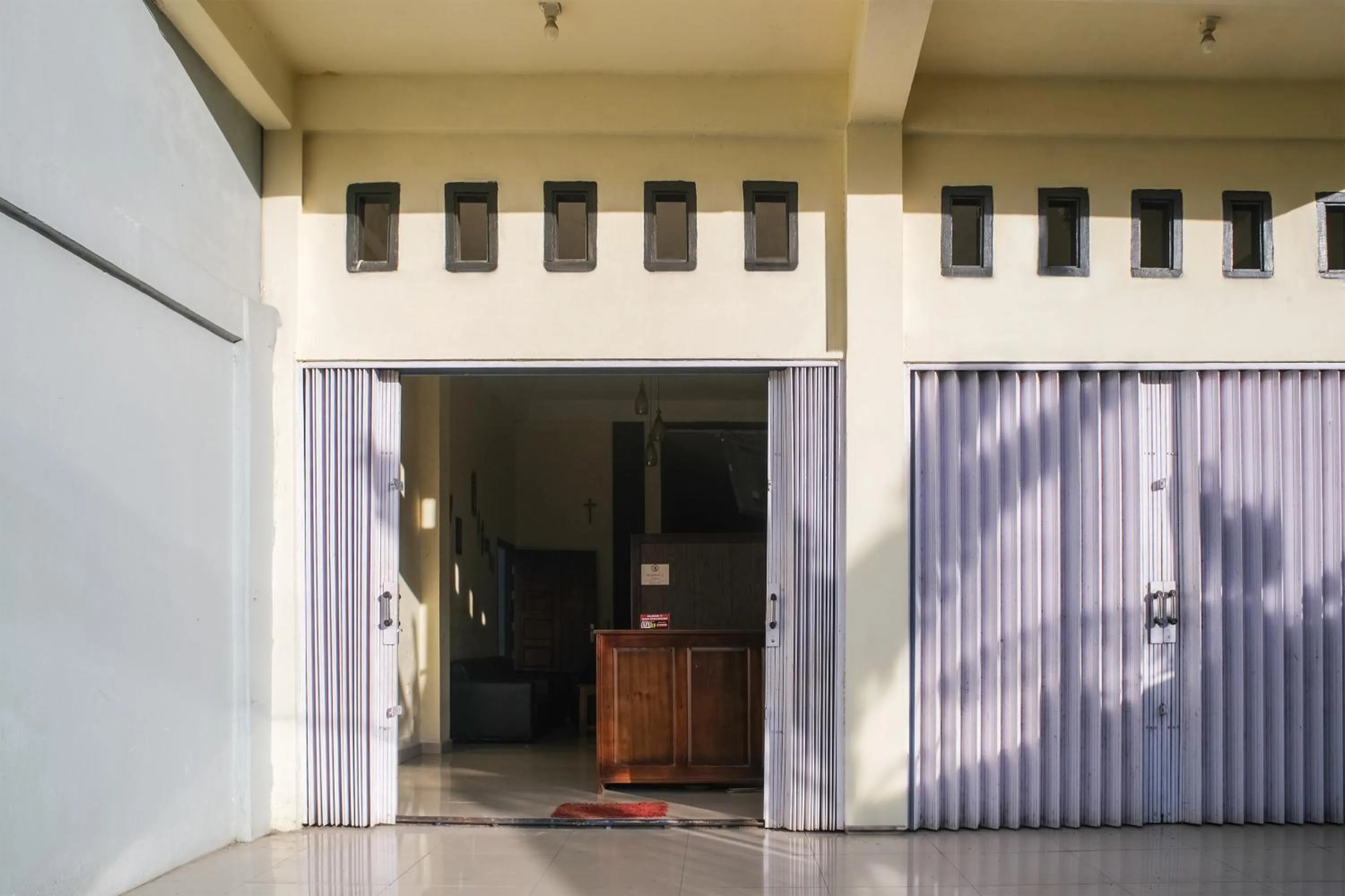 Facade/entrance in OYO 93332 Kharis Home Stay