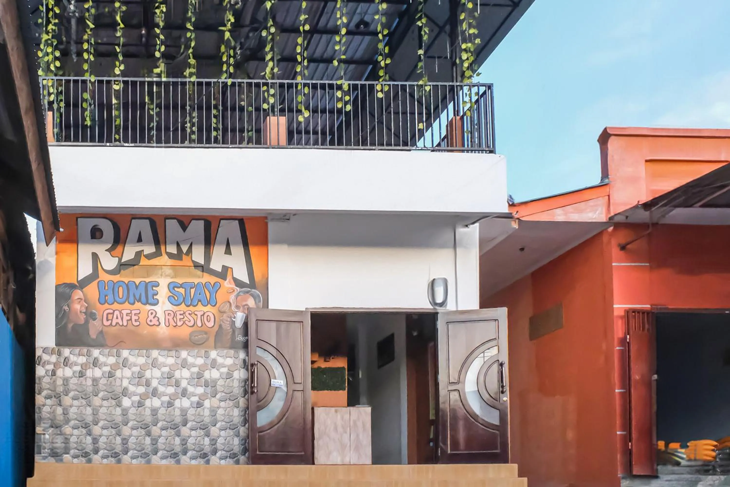 Facade/entrance in OYO 93333 Rama Home Stay