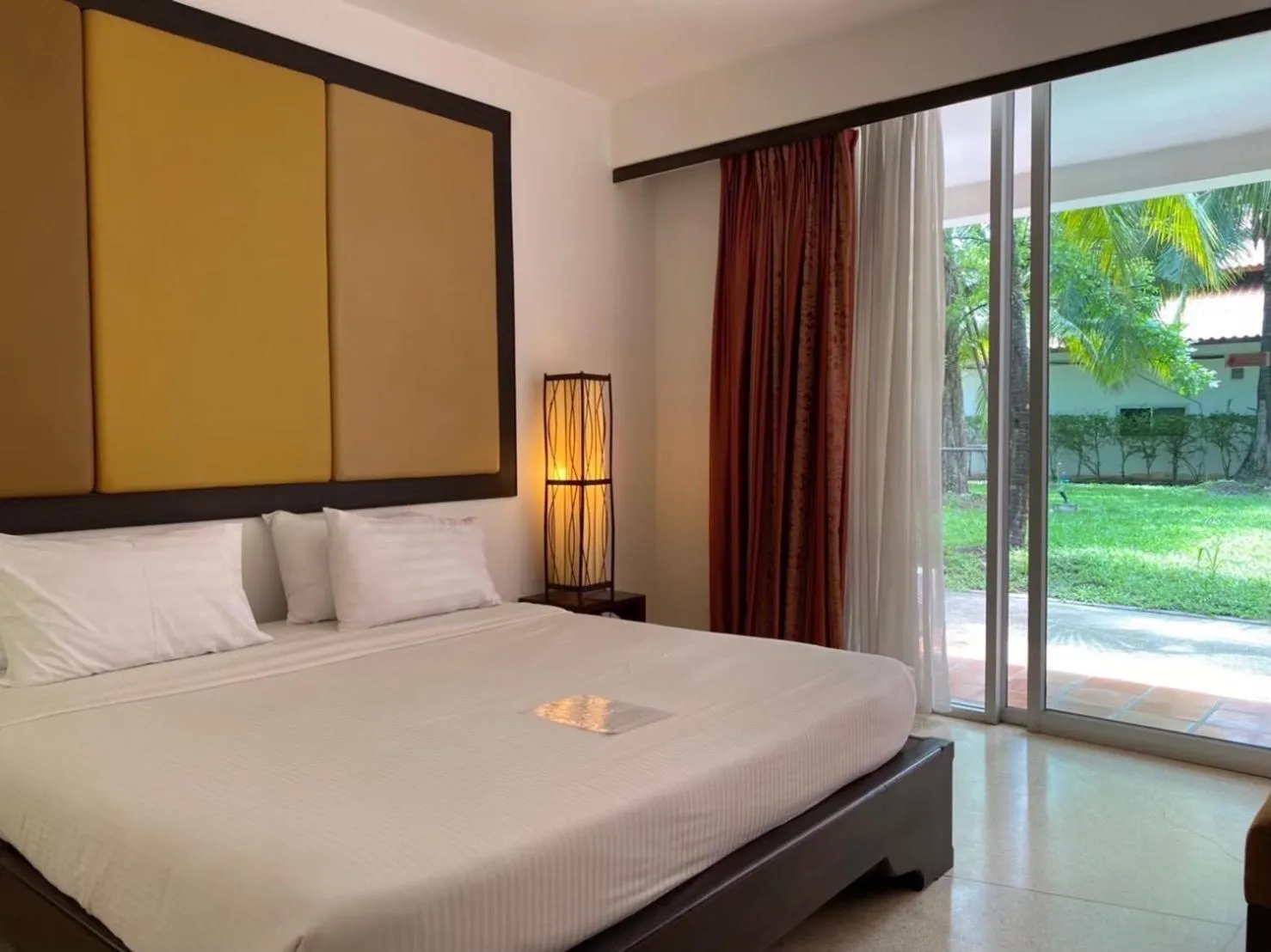 Bed in VANA Wellness Resort