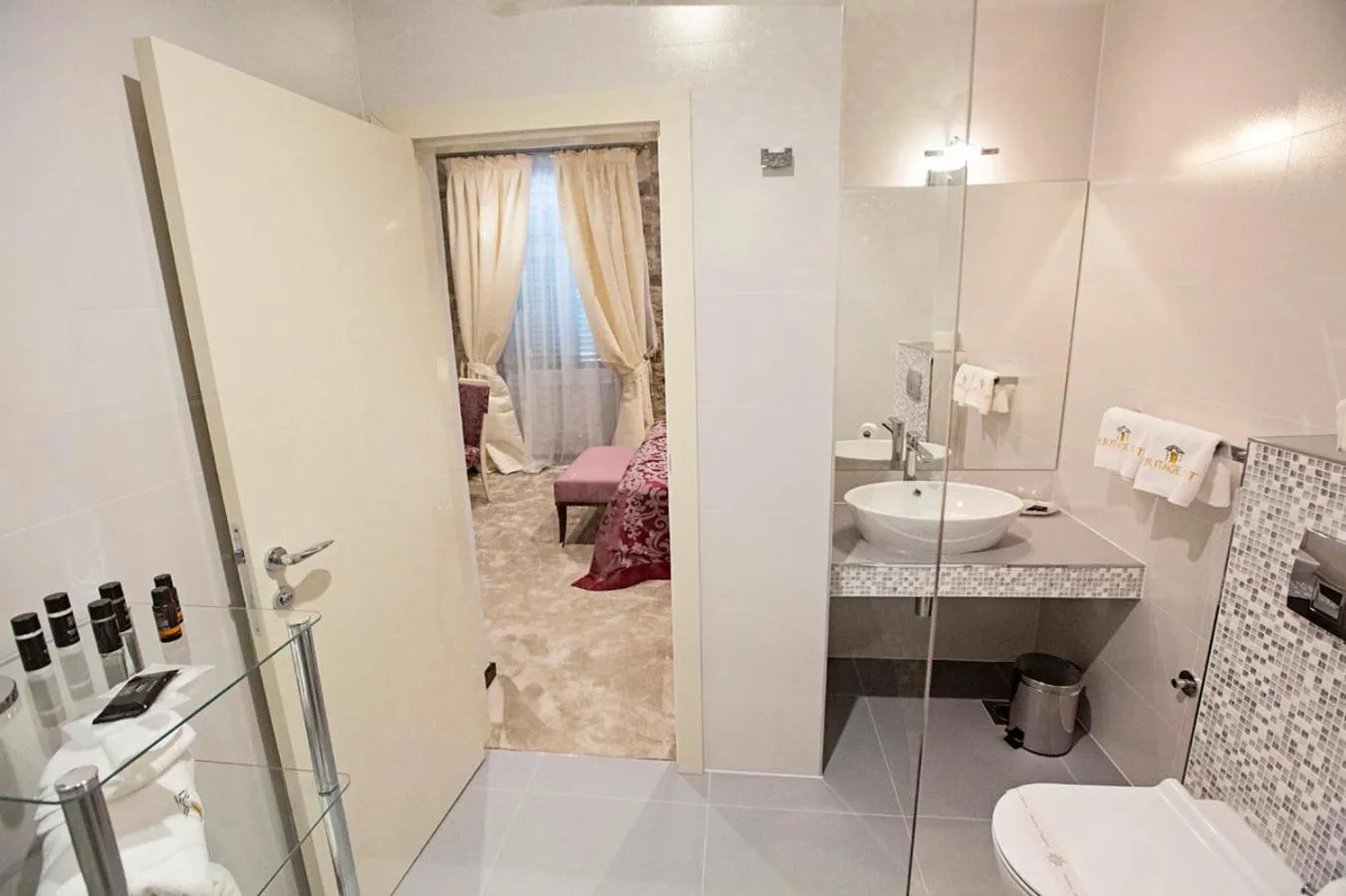 Shower in Heritage Hotel Antique Split