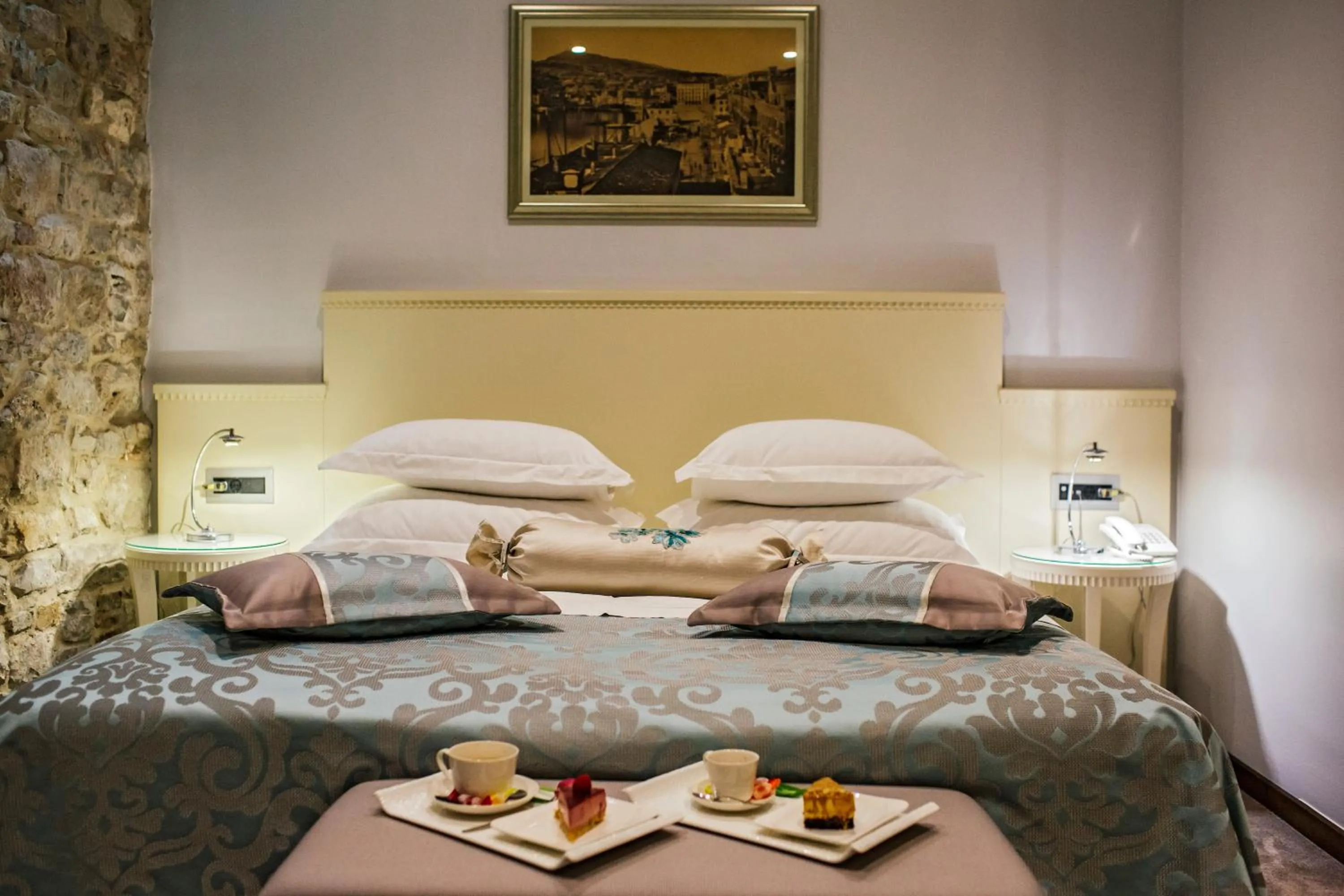 Bed in Heritage Hotel Antique Split