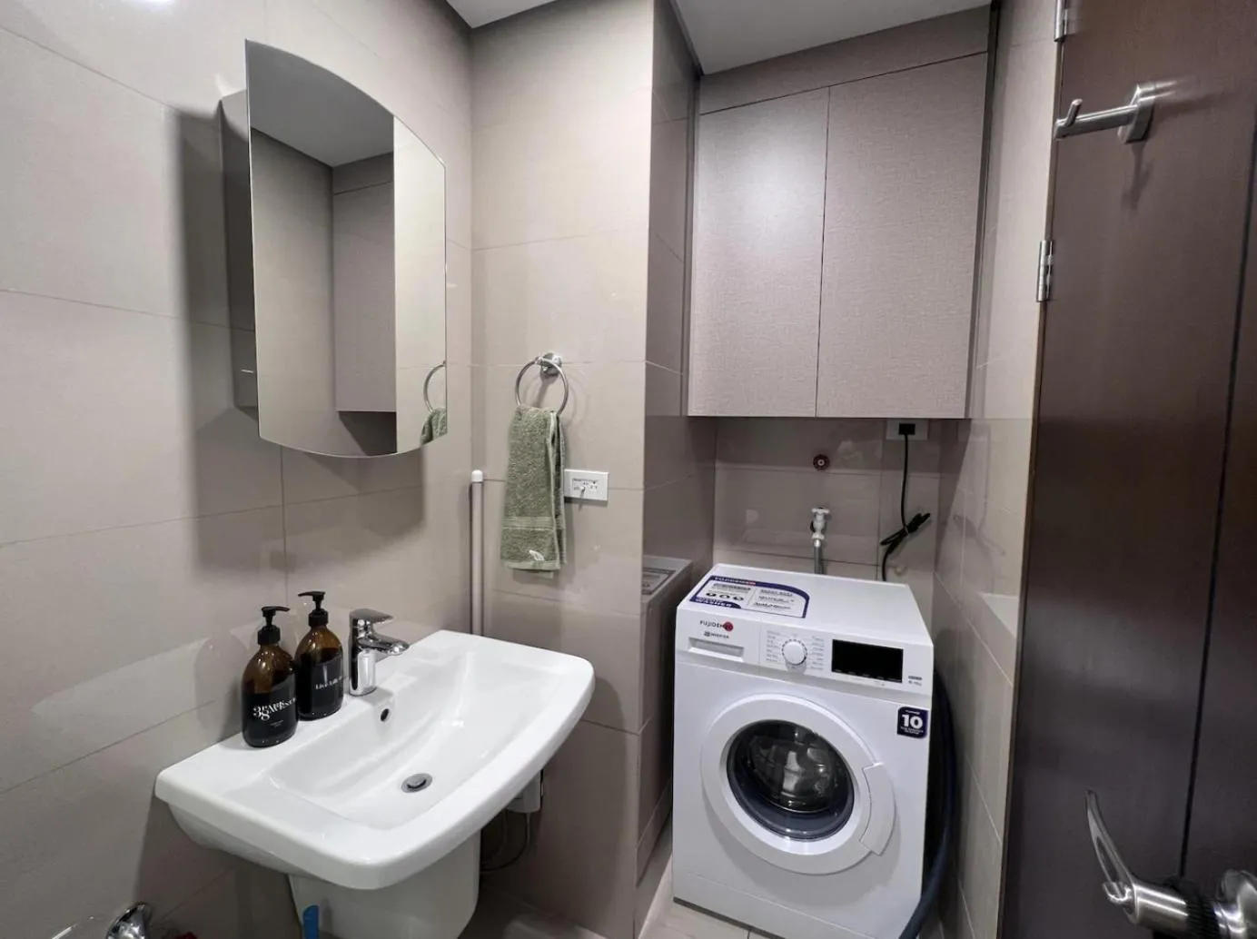 washing machine in 38 Park Avenue Condominium Cebu IT Park - Unit Freyja