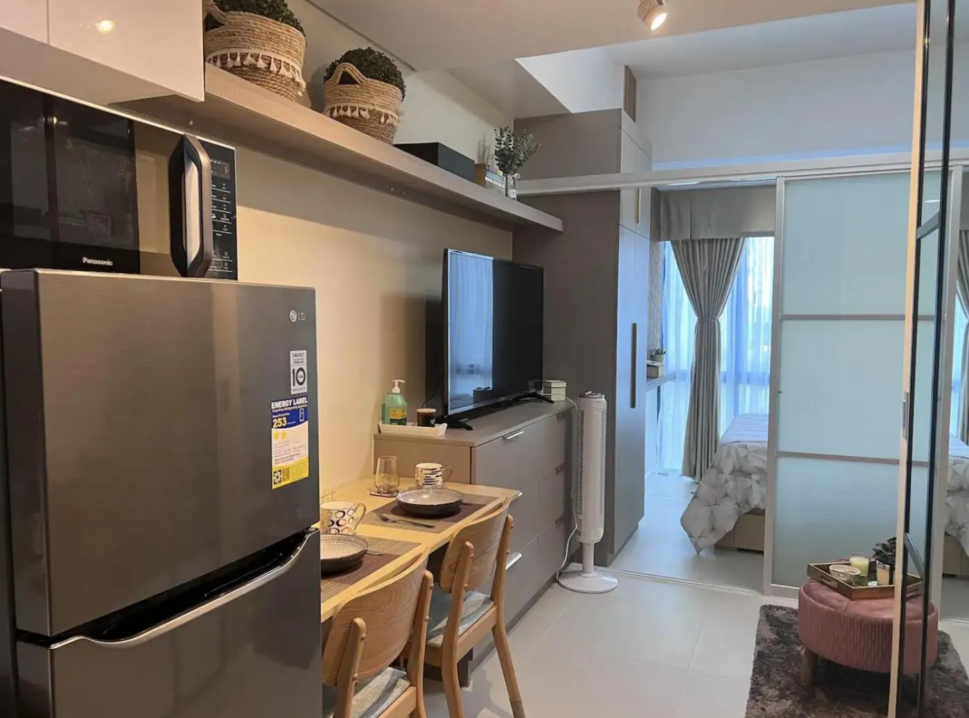 Dining area in 38 Park Avenue Condominium Cebu IT Park - Unit Freyja