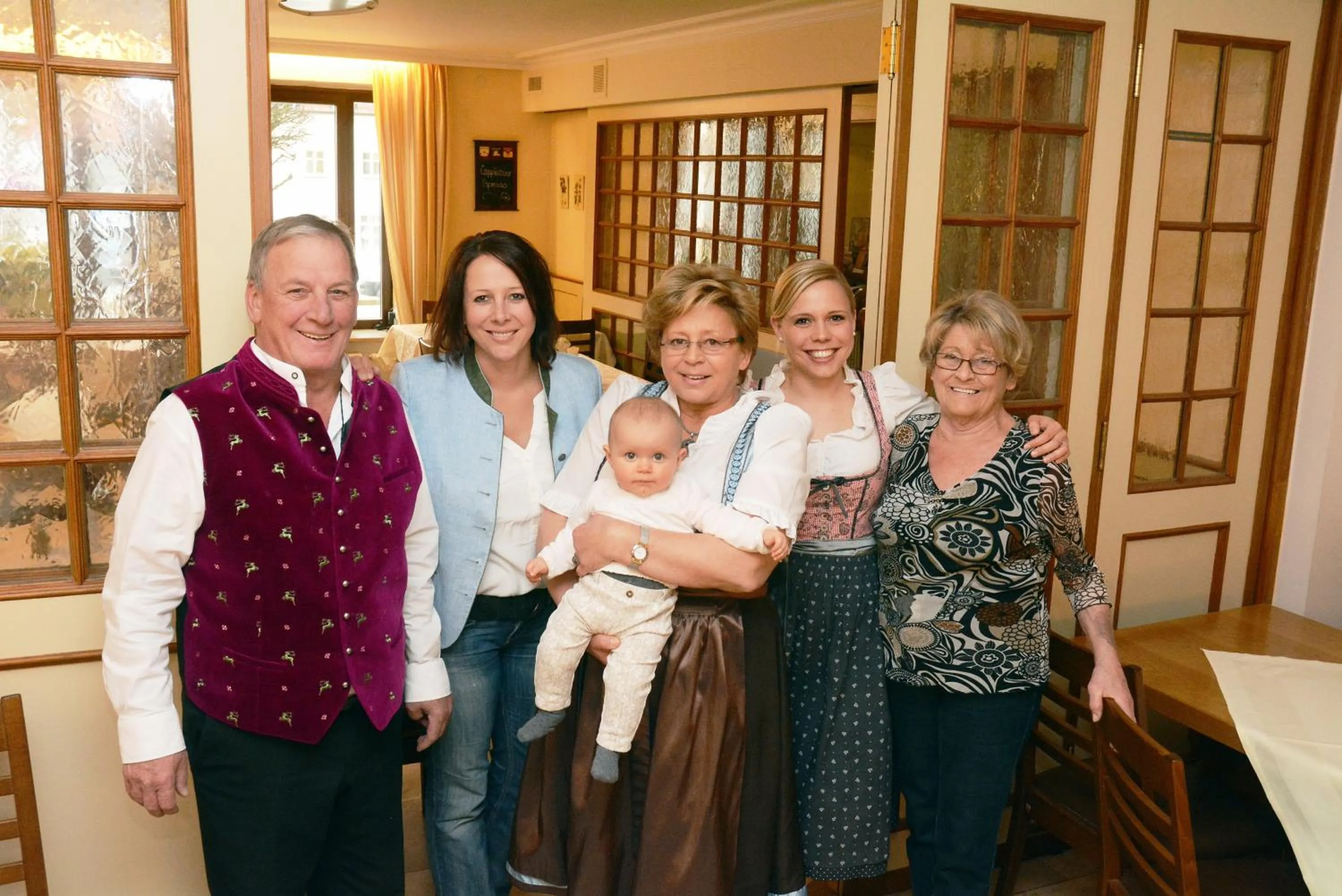 group of guests in Gasthaus Schwan