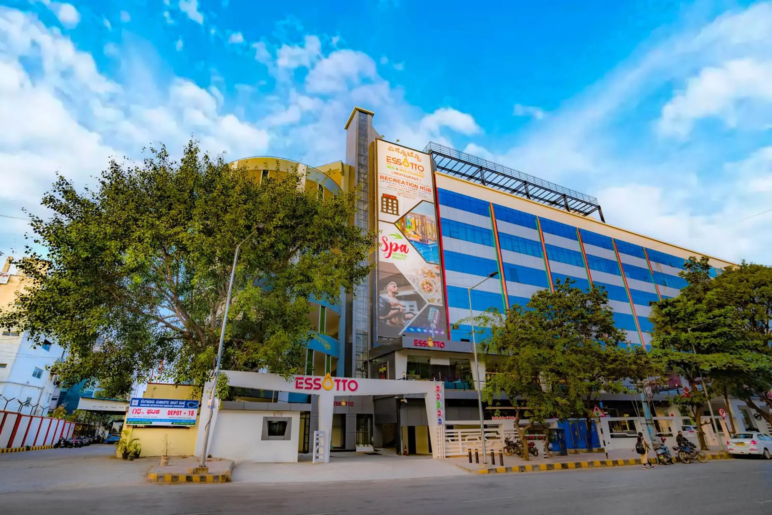 Property building in Essotto Recreation Hub Property building in Essotto Recreation Hub