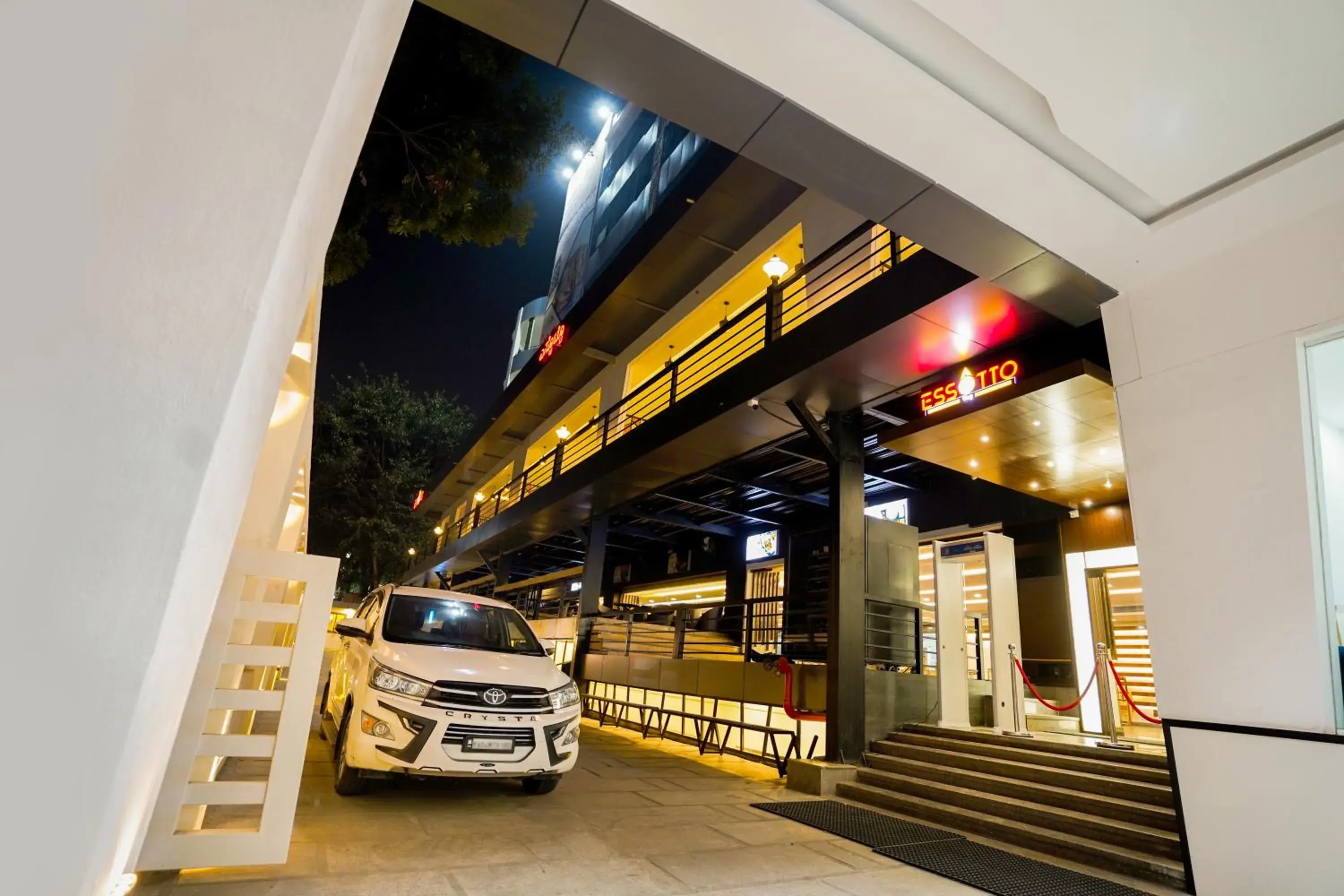 Property building in Essotto Recreation Hub Property building in Essotto Recreation Hub