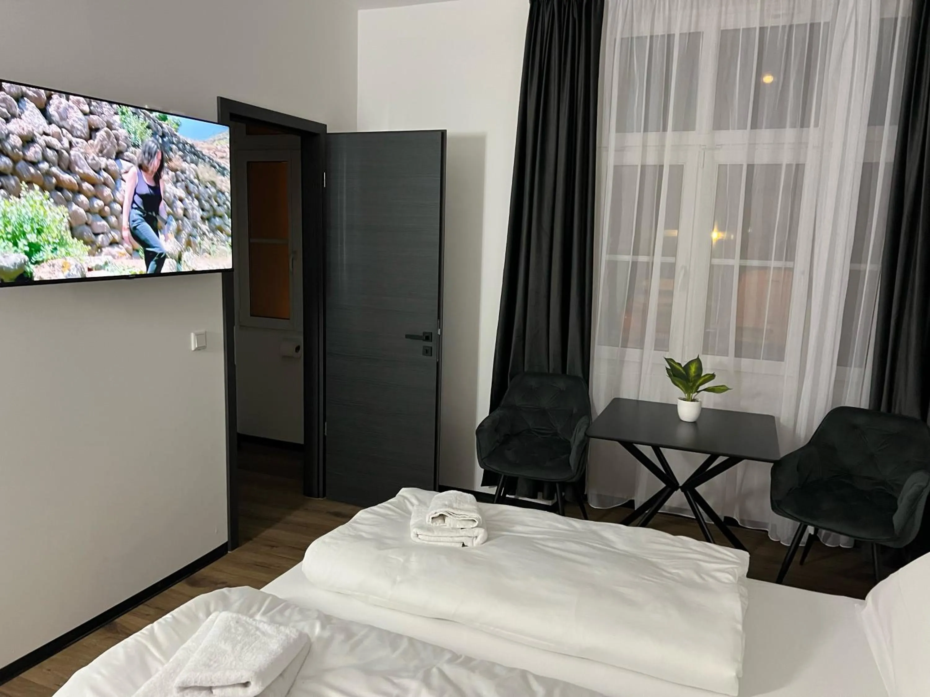 TV and multimedia, Bed in Hotel Elisei