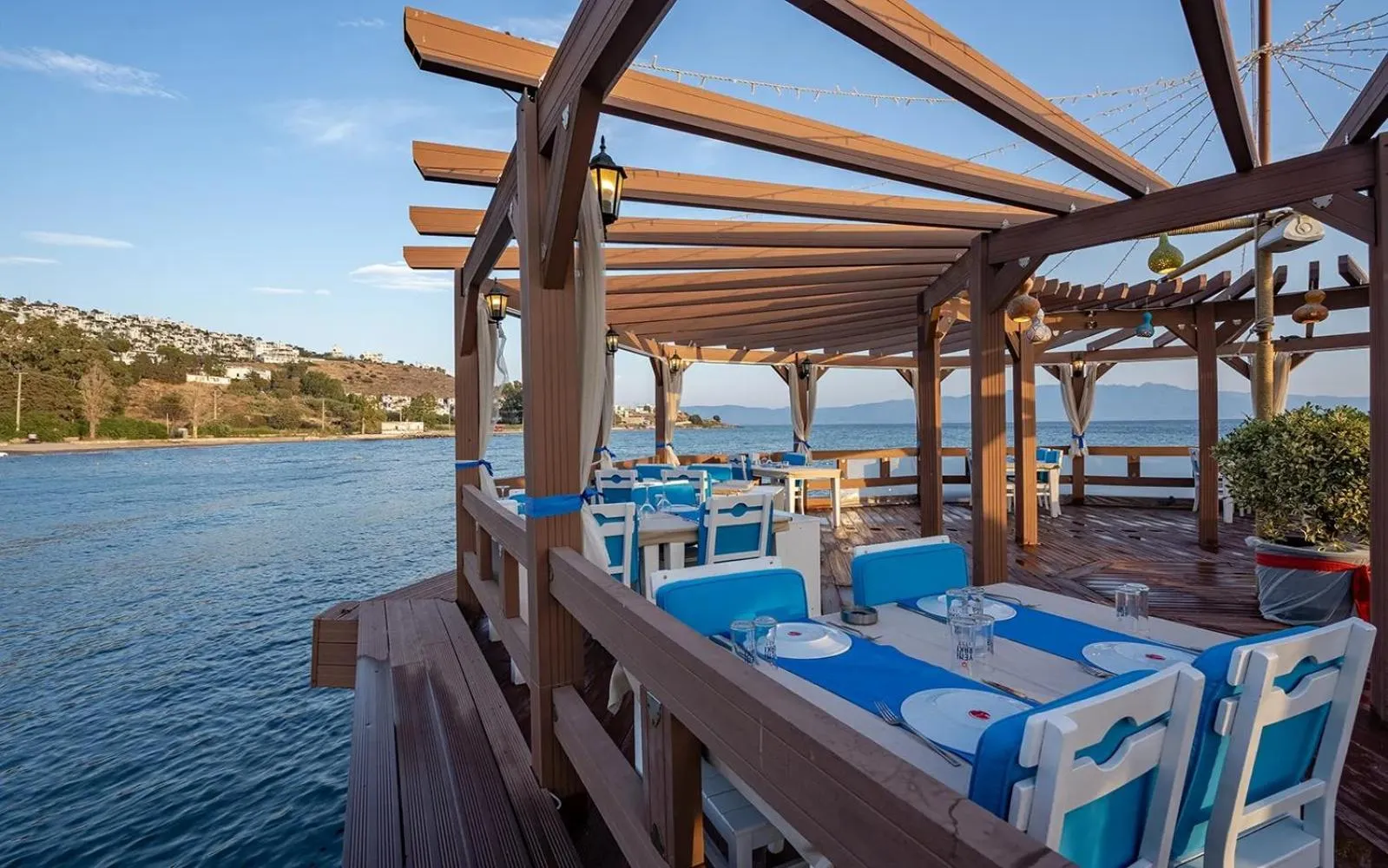 Dining area in Golden Beach Resort & Spa