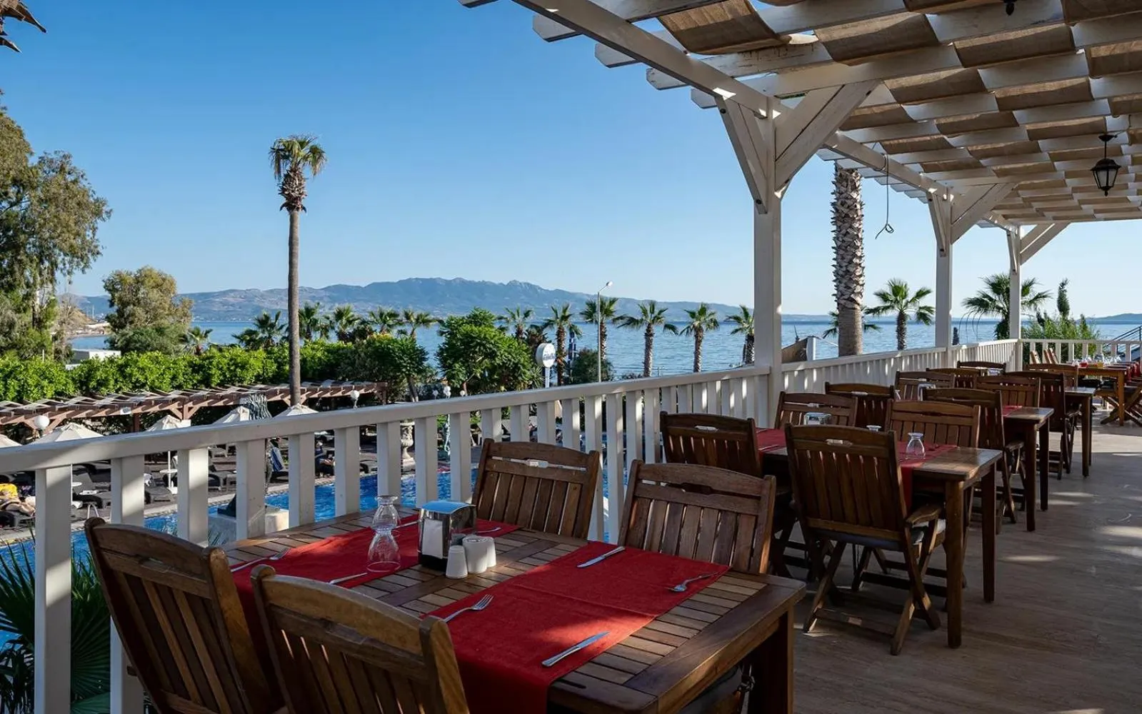 Restaurant/places to eat in Golden Beach Resort & Spa