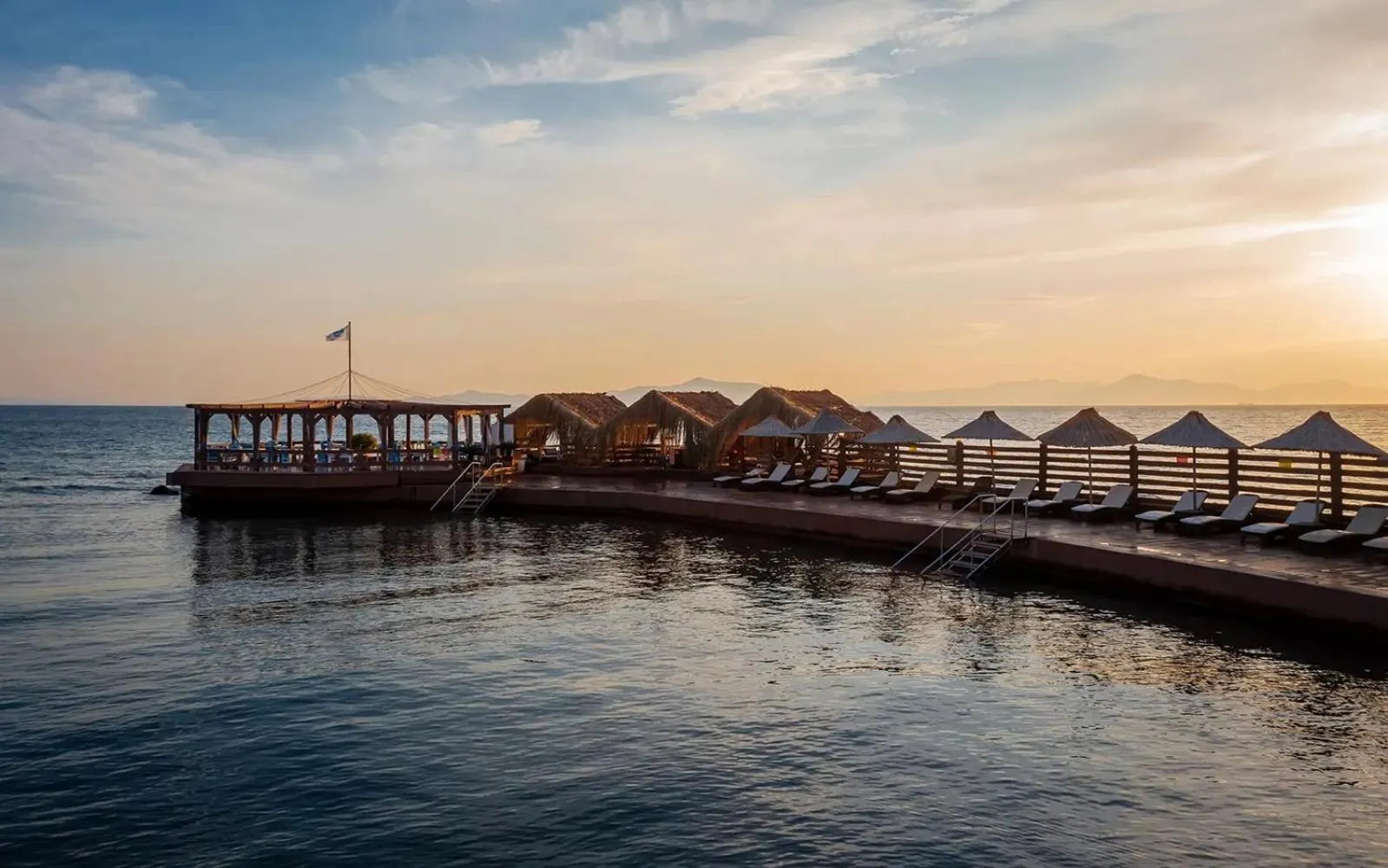 Restaurant/places to eat in Golden Beach Resort & Spa