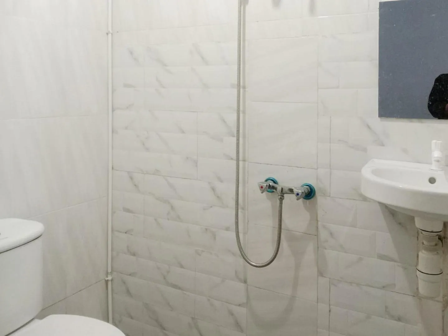 Bathroom in Hotel 889 Syariah Redpartner Banda Aceh