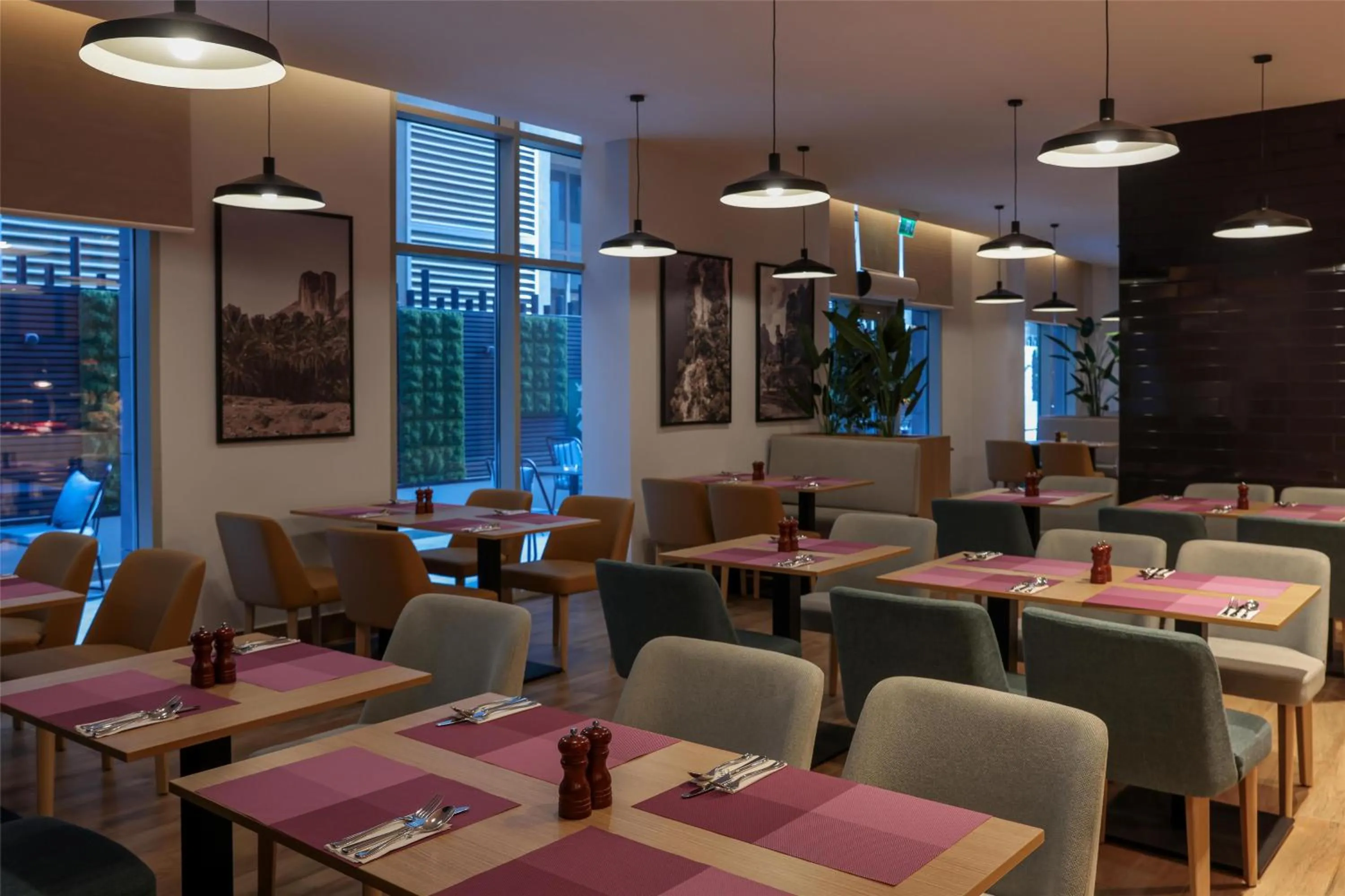 Restaurant/places to eat in Radisson Hotel & Residence Riyadh Olaya