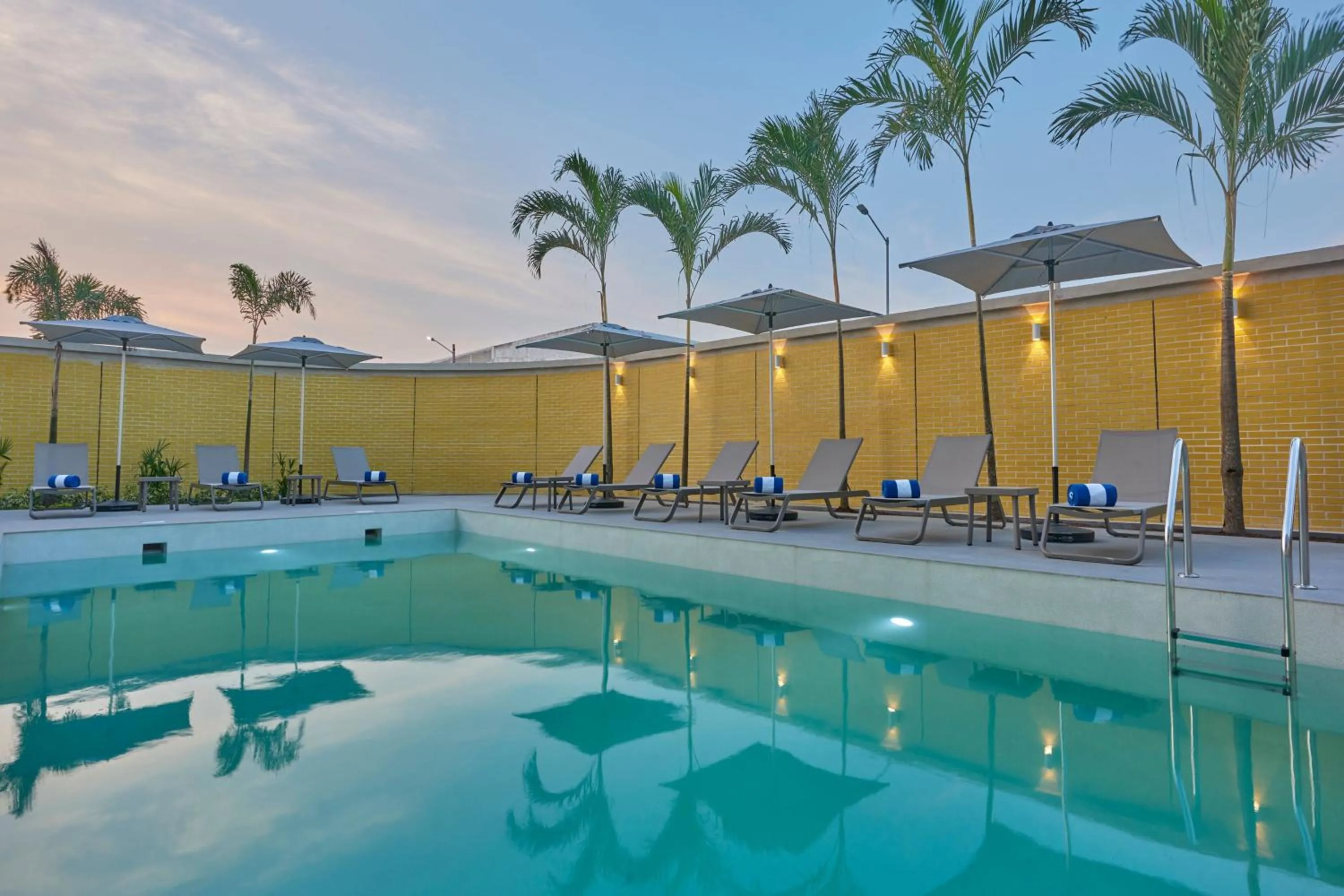Swimming pool in City Express by Marriott Cancun Aeropuerto