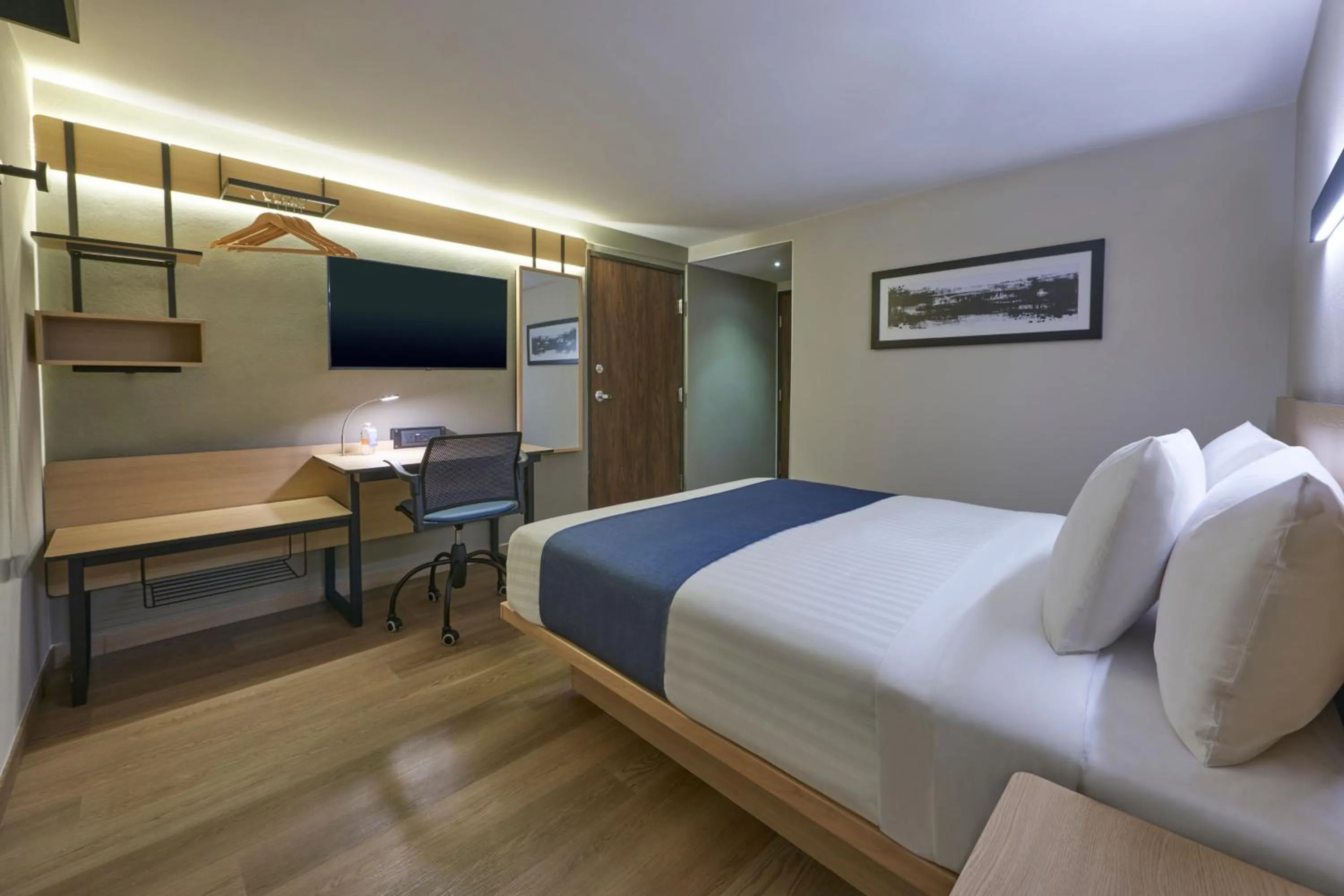 Photo of the whole room, Bed in City Express by Marriott Cancun Aeropuerto