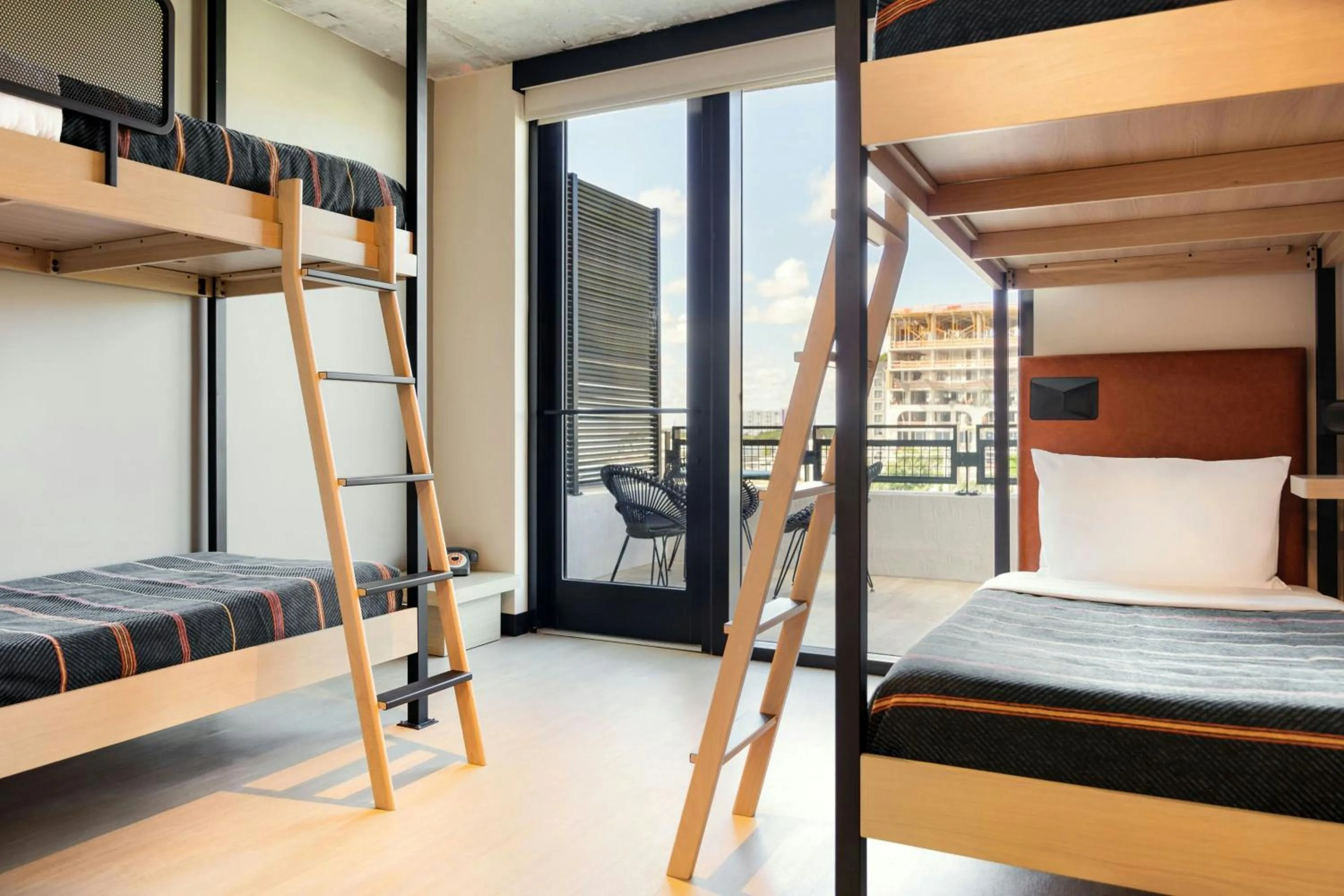 Photo of the whole room, Bed in Moxy Miami Wynwood