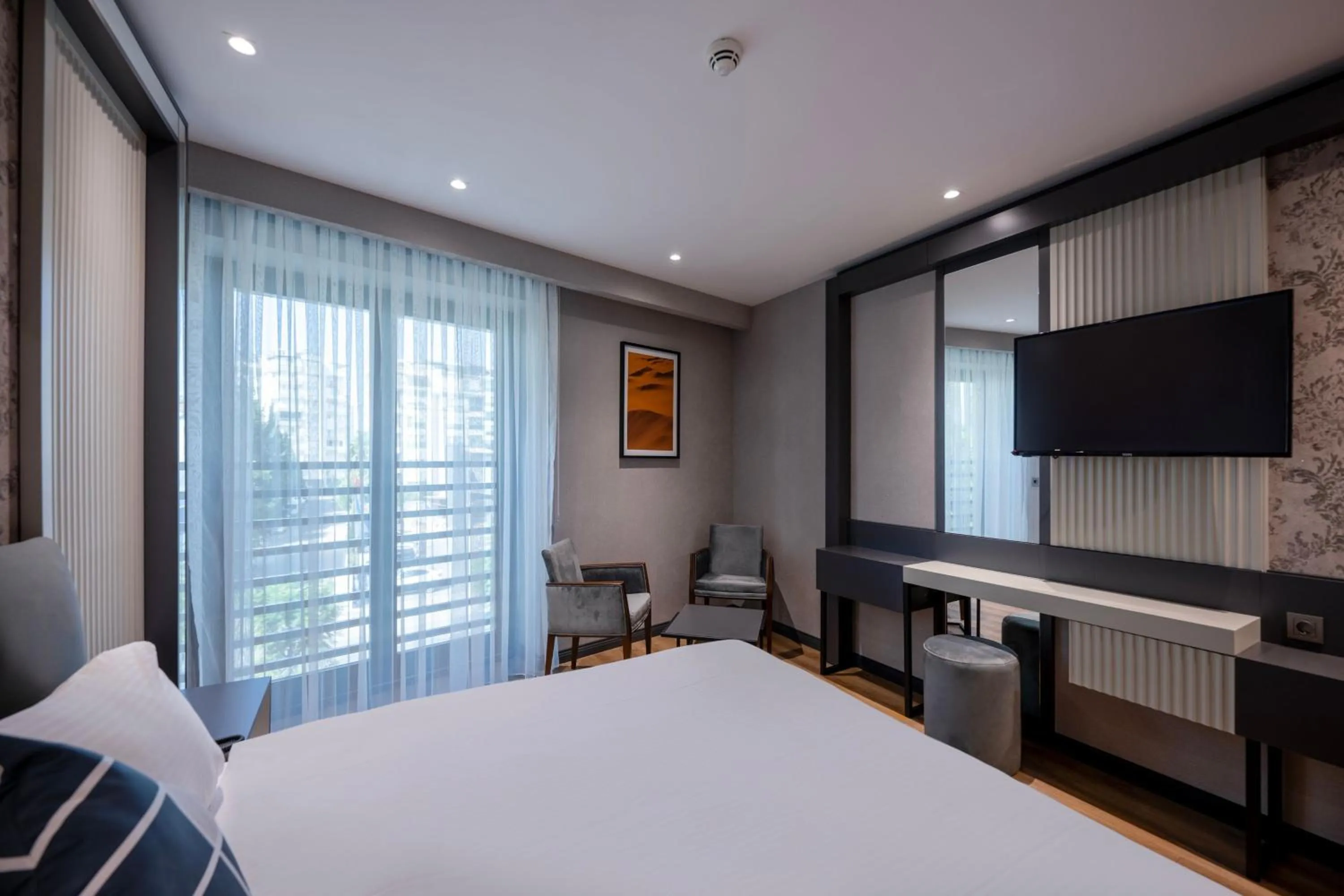 Photo of the whole room, Bed in Four Points Flex by Sheraton Antalya Lara