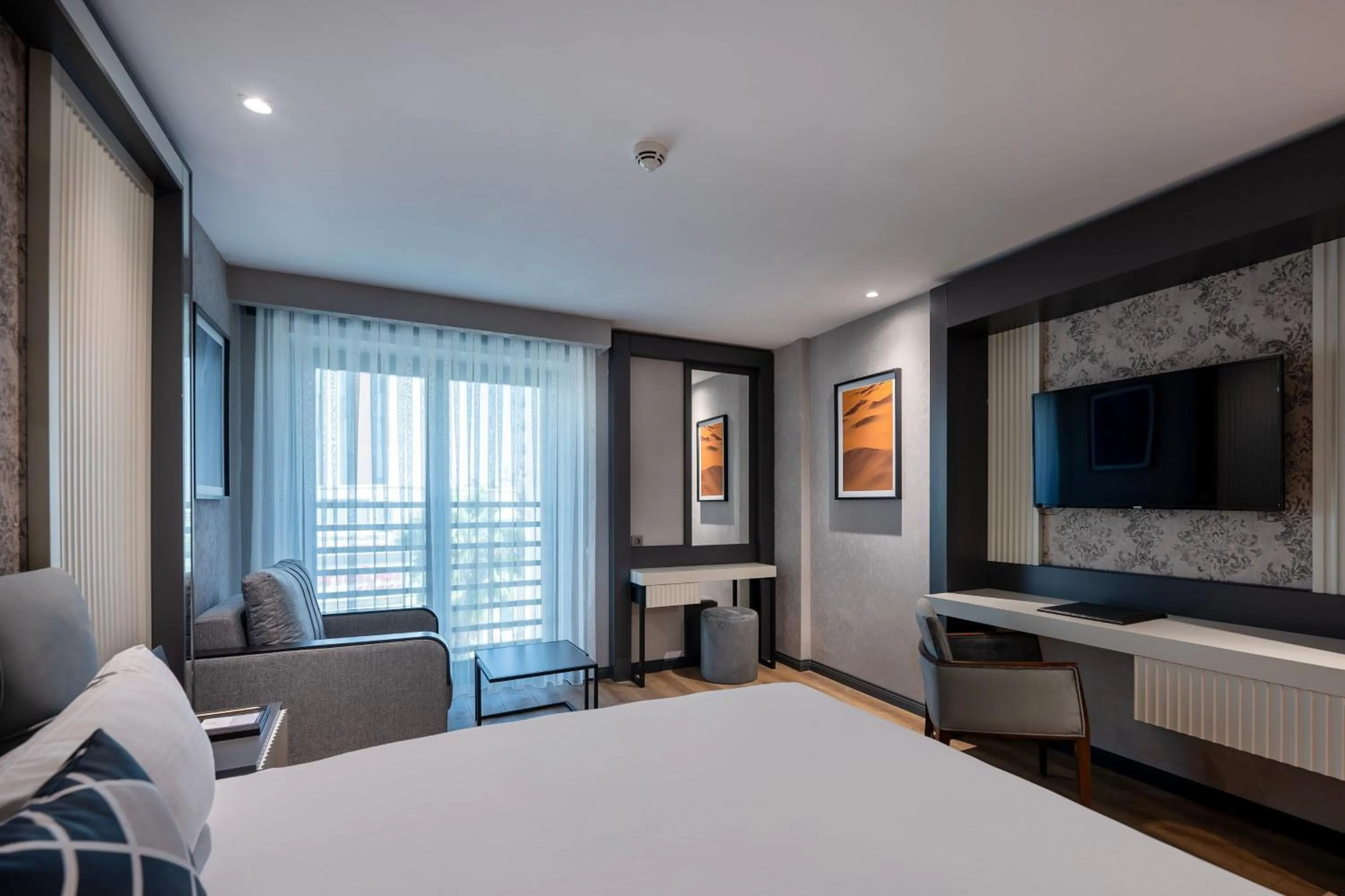 Photo of the whole room, Bed in Four Points Flex by Sheraton Antalya Lara