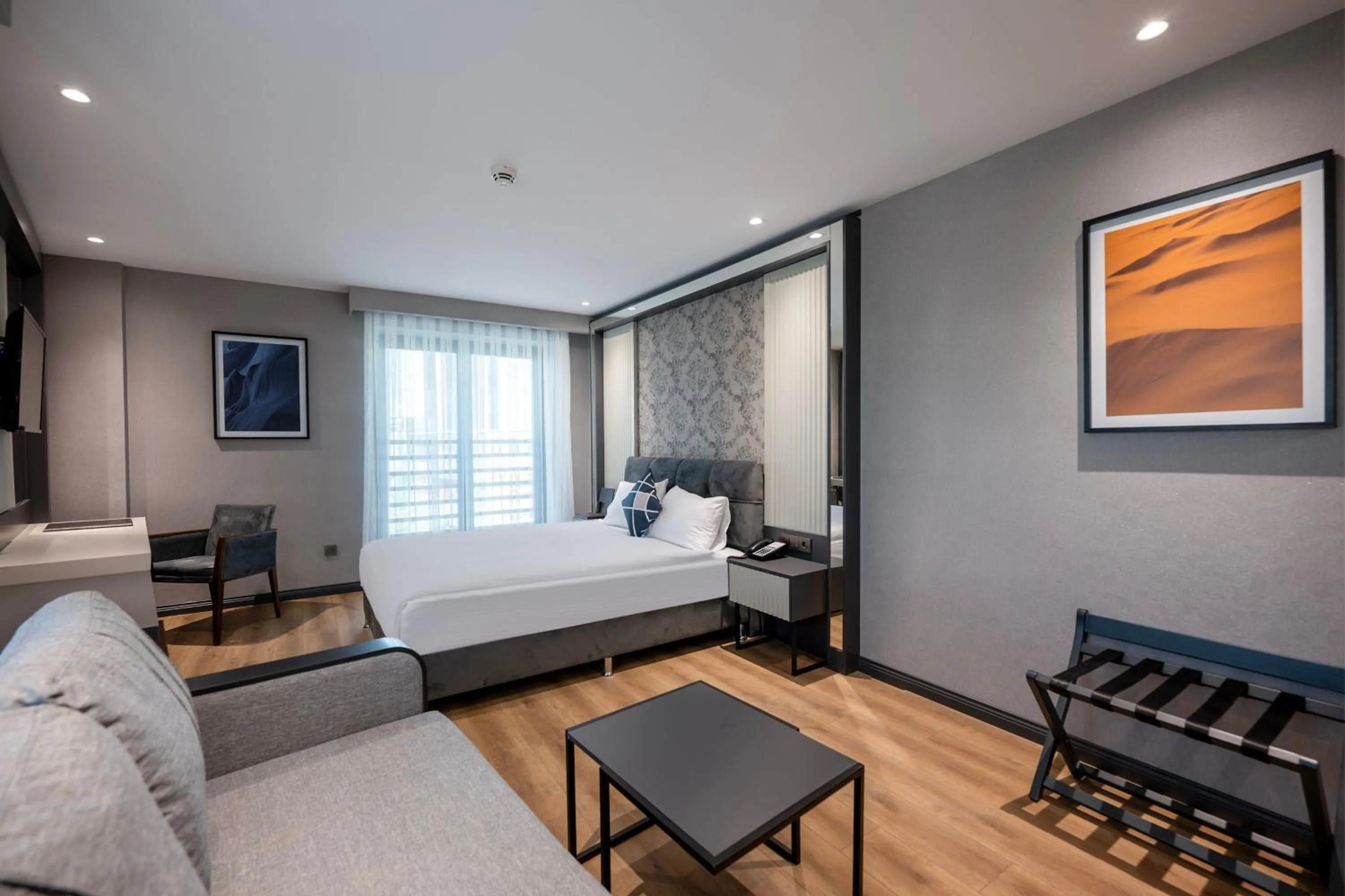 Photo of the whole room, Bed in Four Points Flex by Sheraton Antalya Lara