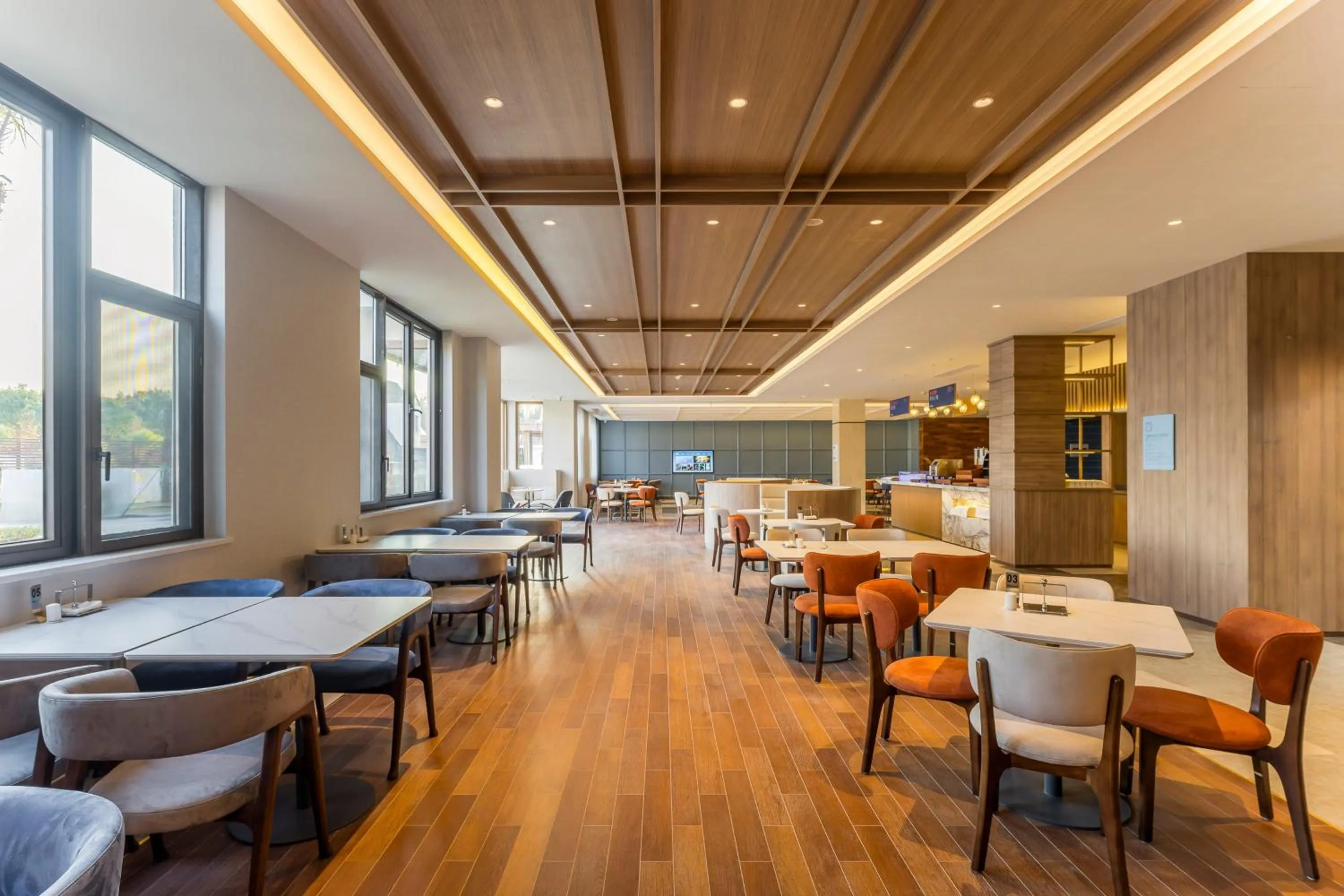 Restaurant/places to eat in Holiday Inn Express Yuhuan Wetland Park by IHG